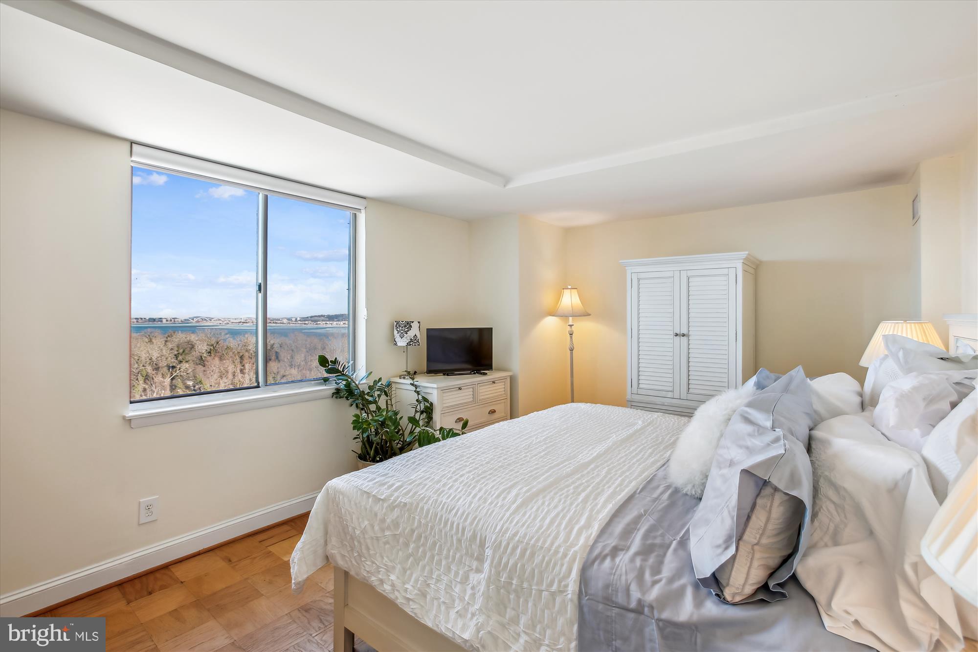 MARINA TOWERS - Residential