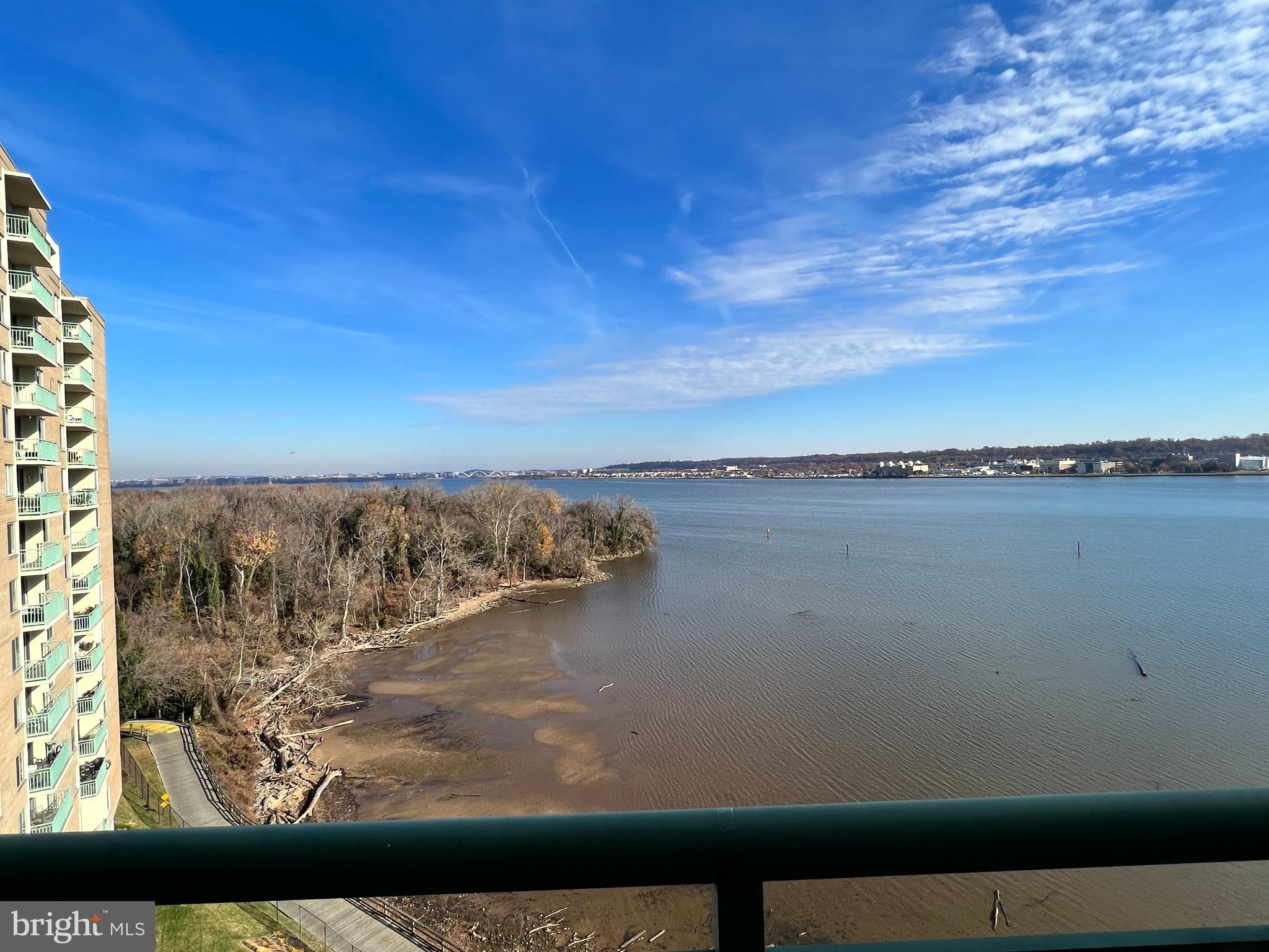 MARINA TOWERS - Residential