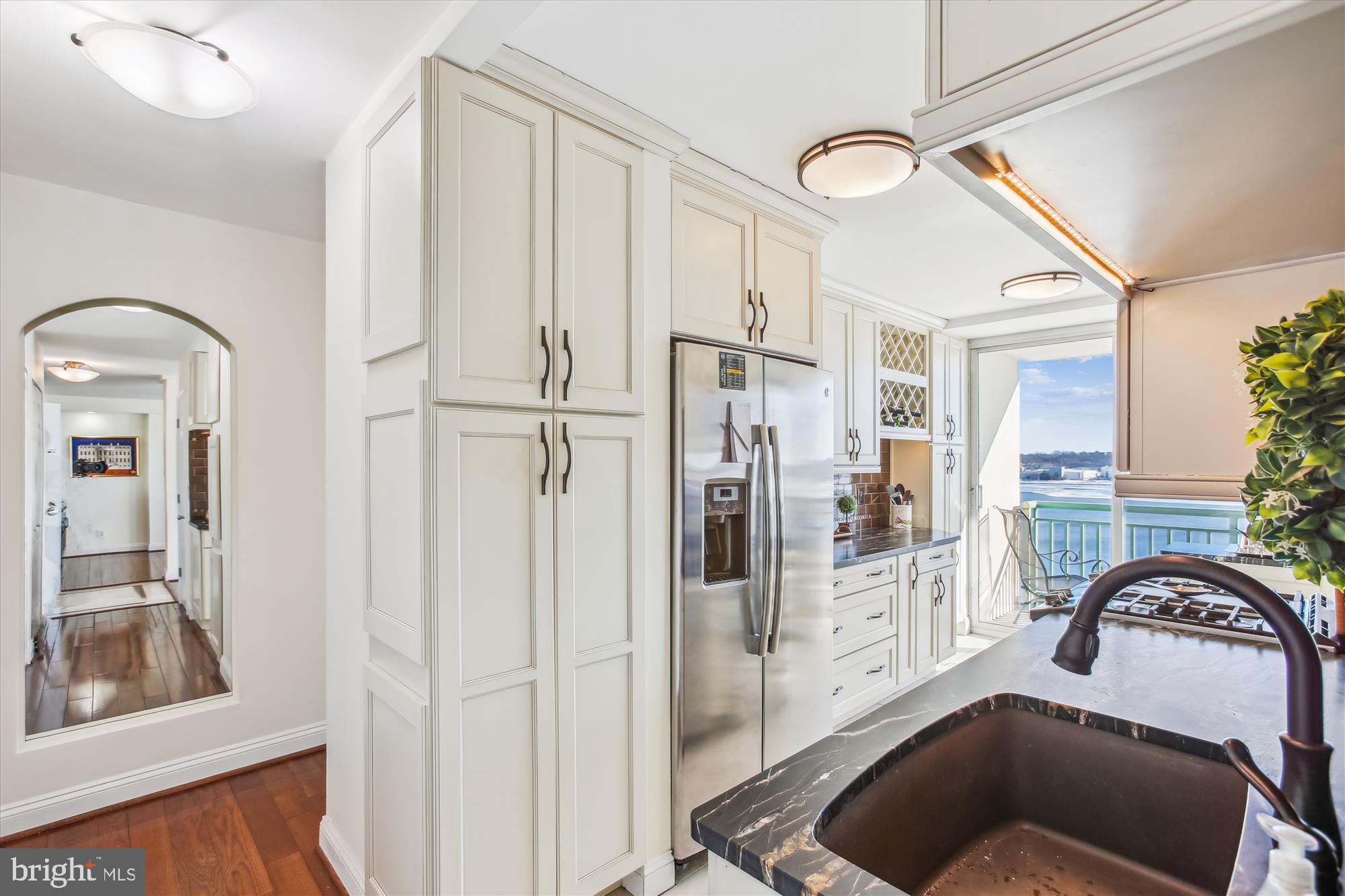 MARINA TOWERS - Residential