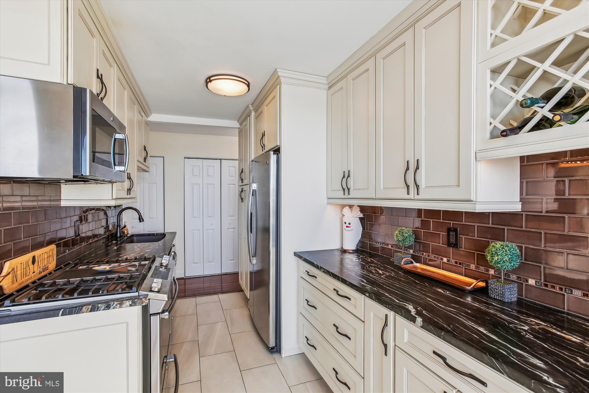 MARINA TOWERS - Residential