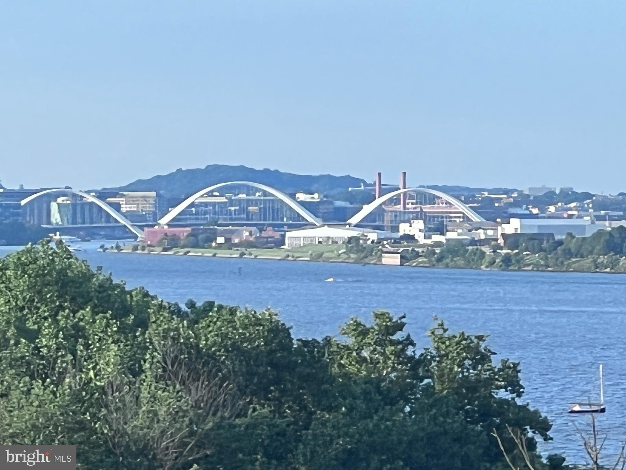 MARINA TOWERS - Residential