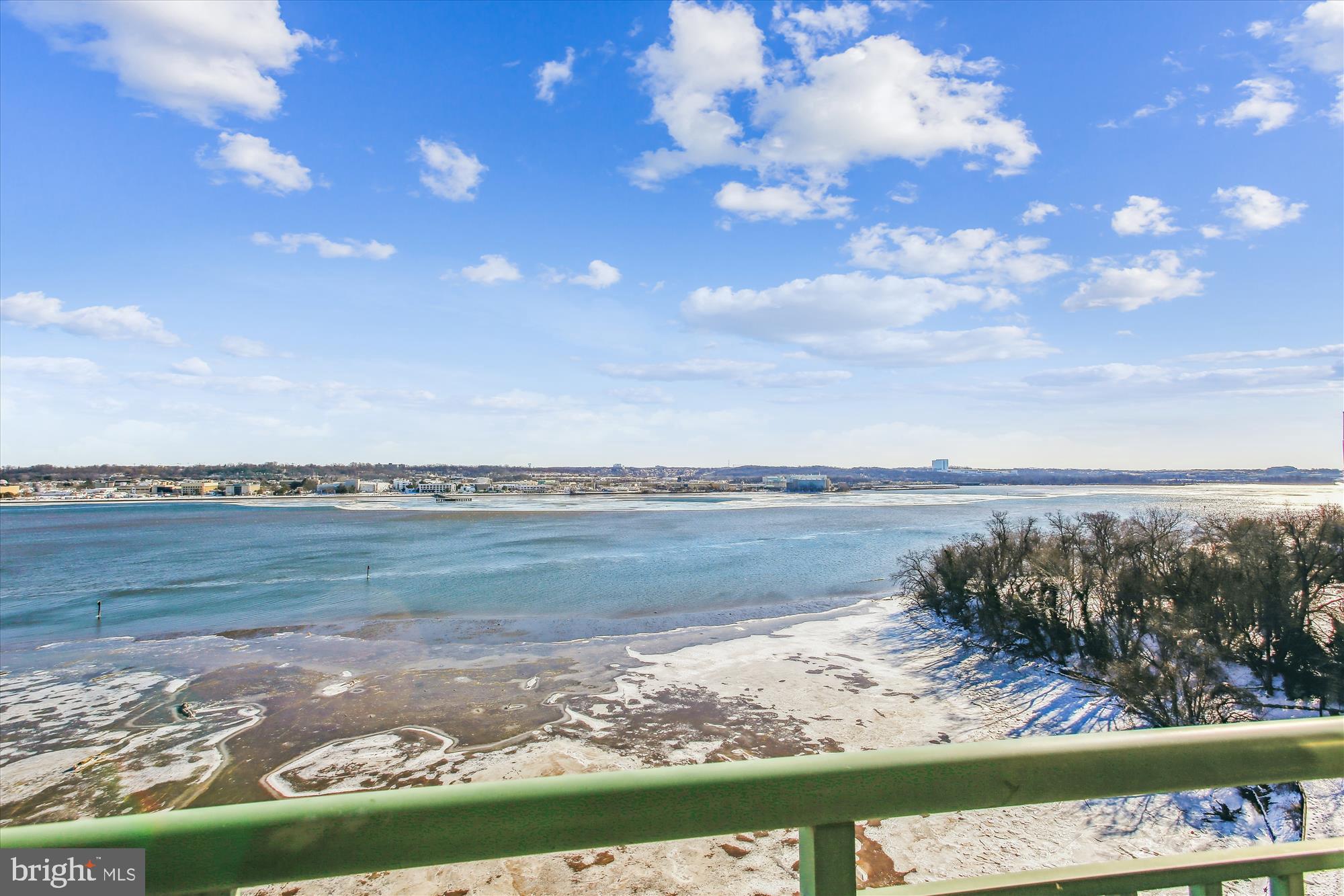 MARINA TOWERS - Residential