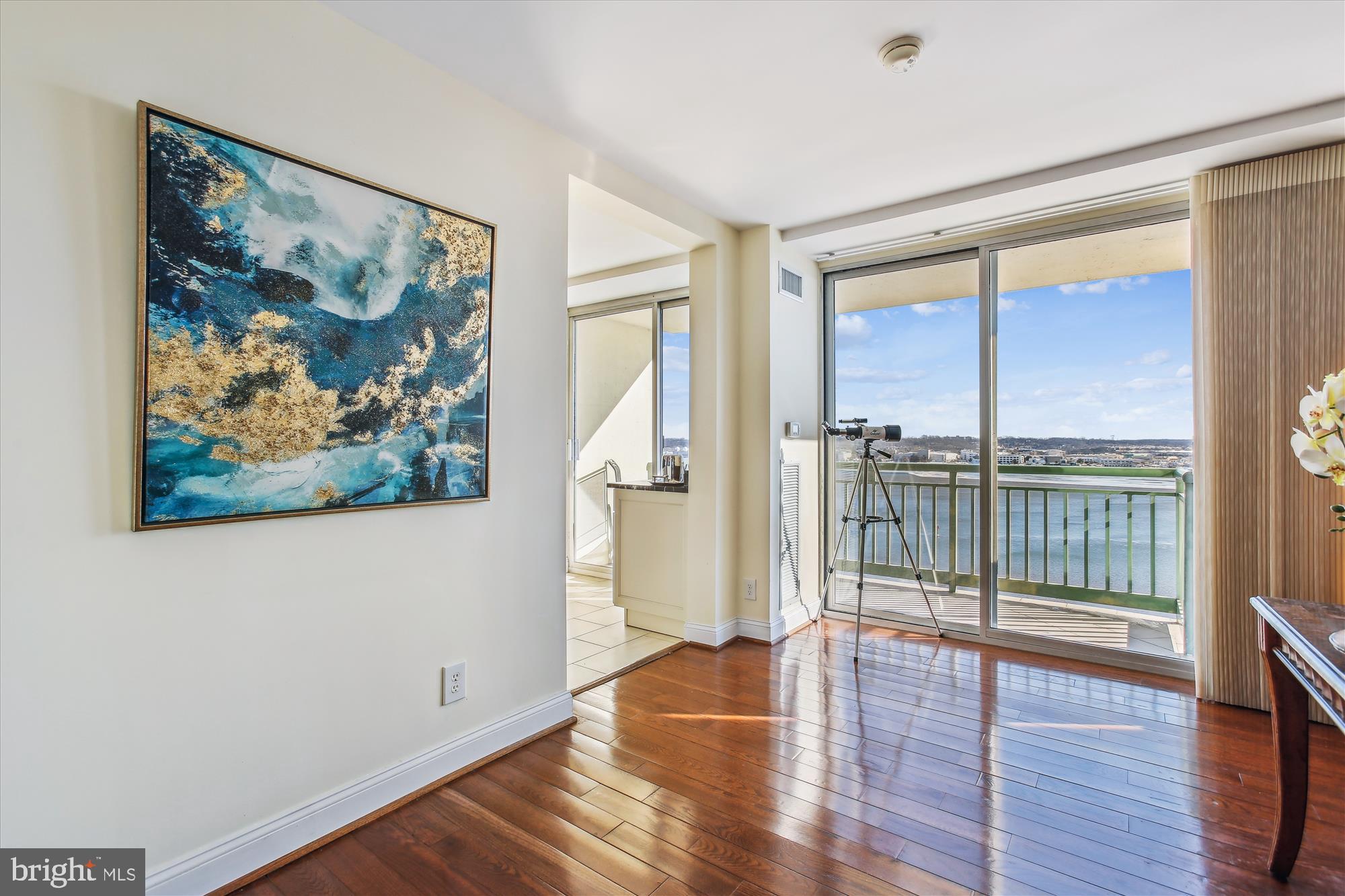 MARINA TOWERS - Residential