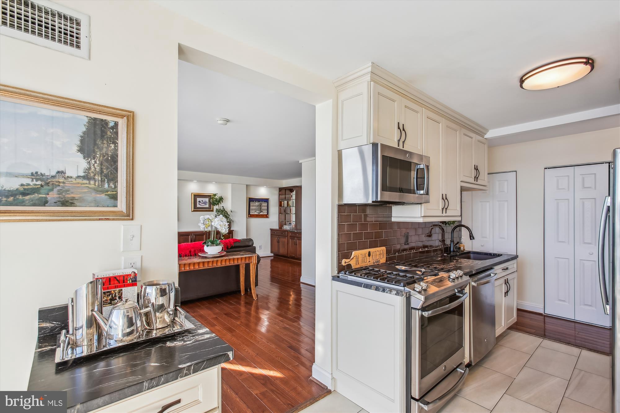 MARINA TOWERS - Residential