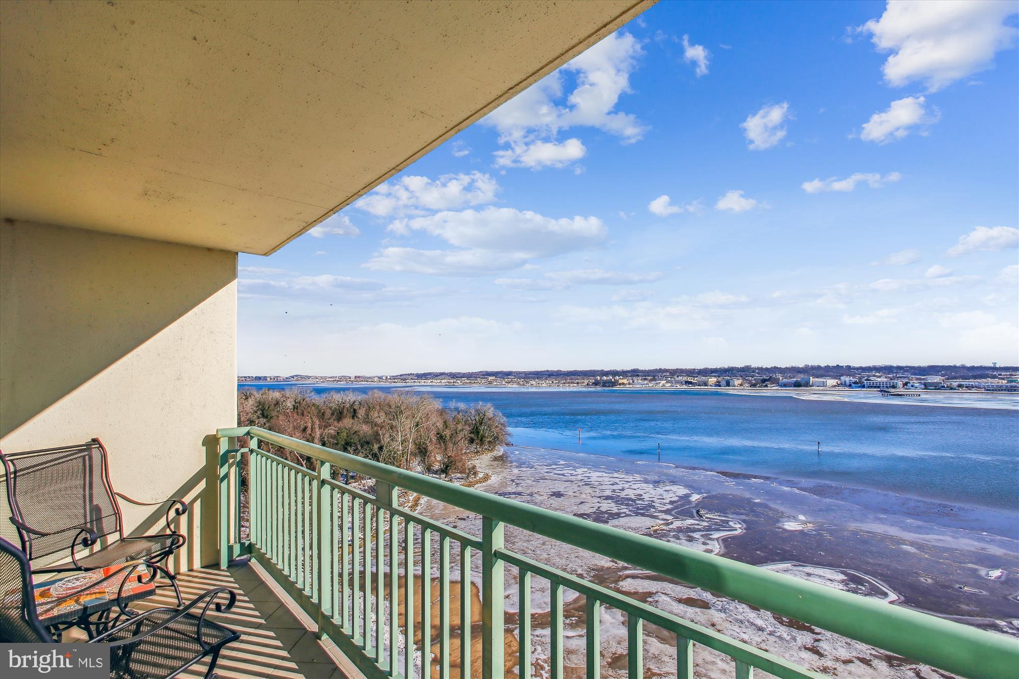 MARINA TOWERS - Residential