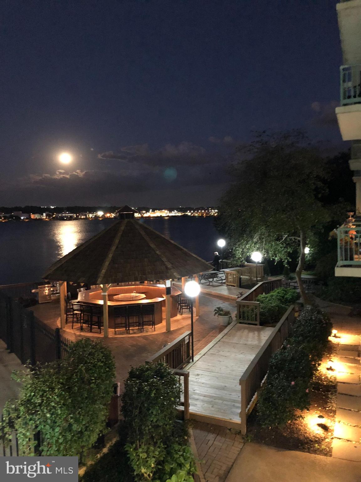 MARINA TOWERS - Residential