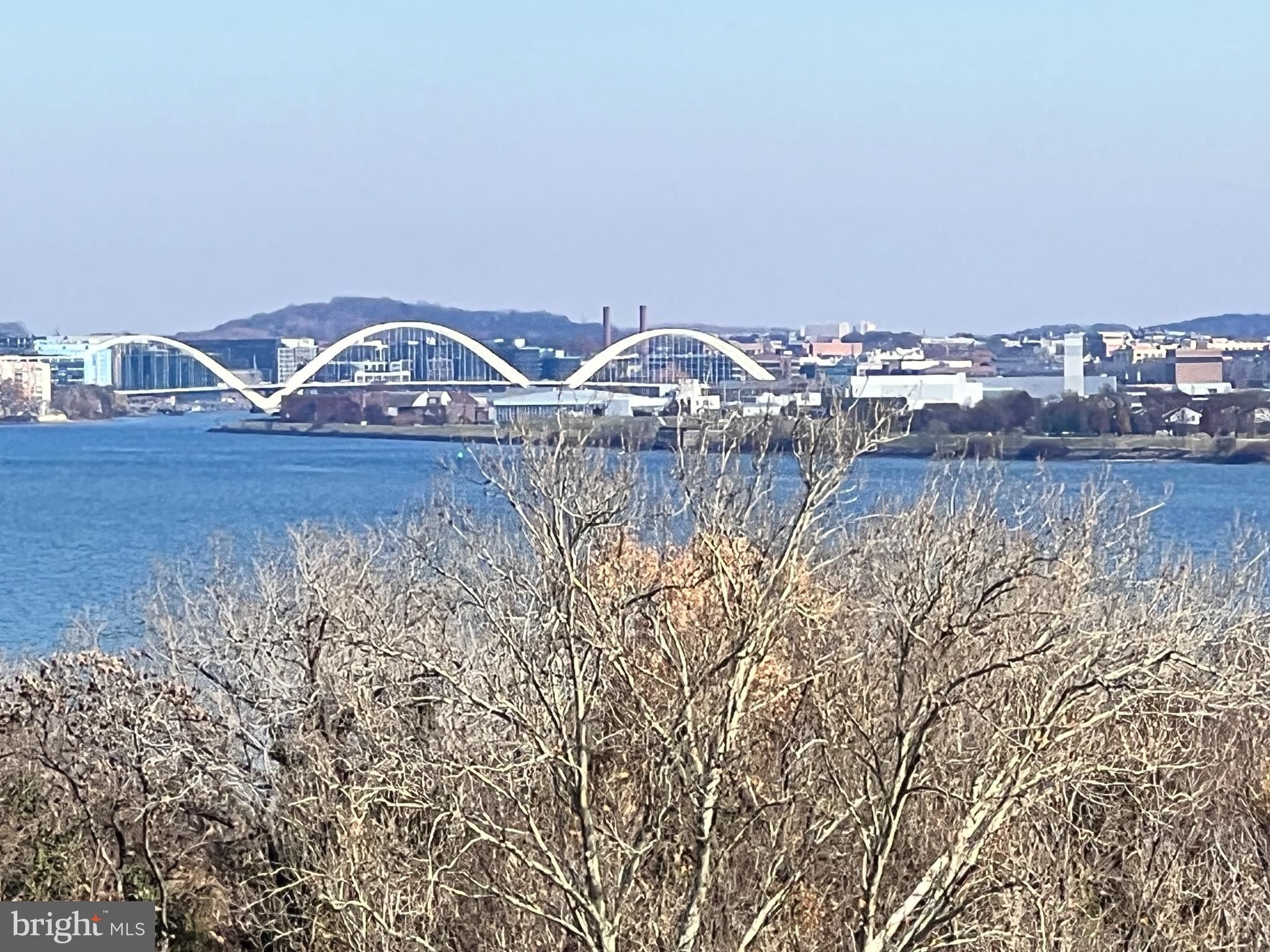 MARINA TOWERS - Residential