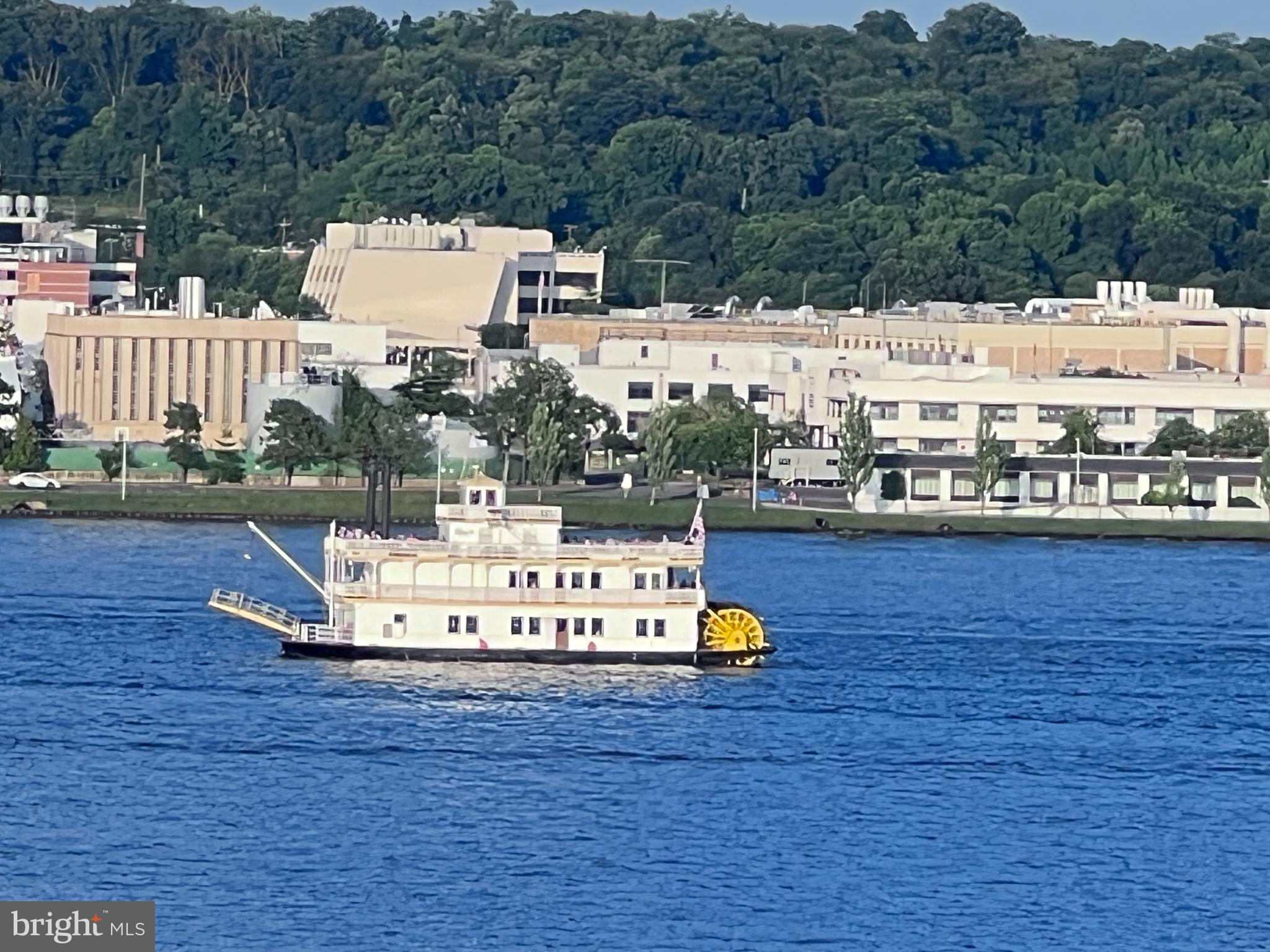 MARINA TOWERS - Residential