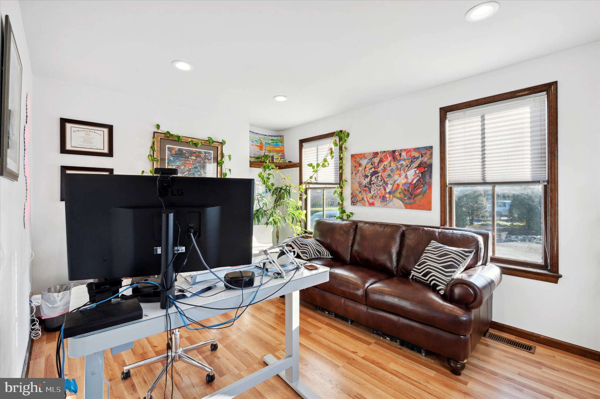 MANOA - Commercial Lease