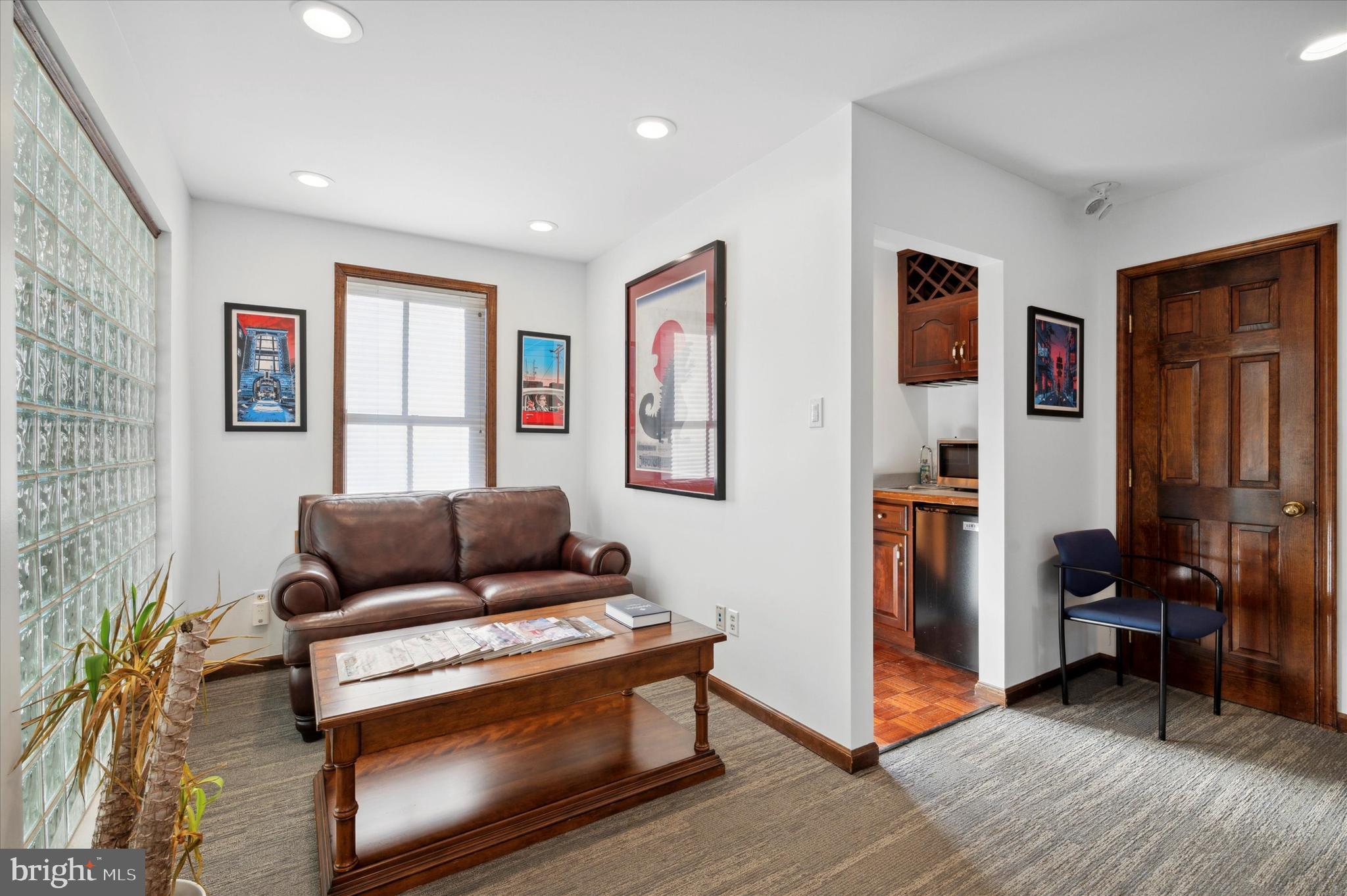 MANOA - Commercial Lease