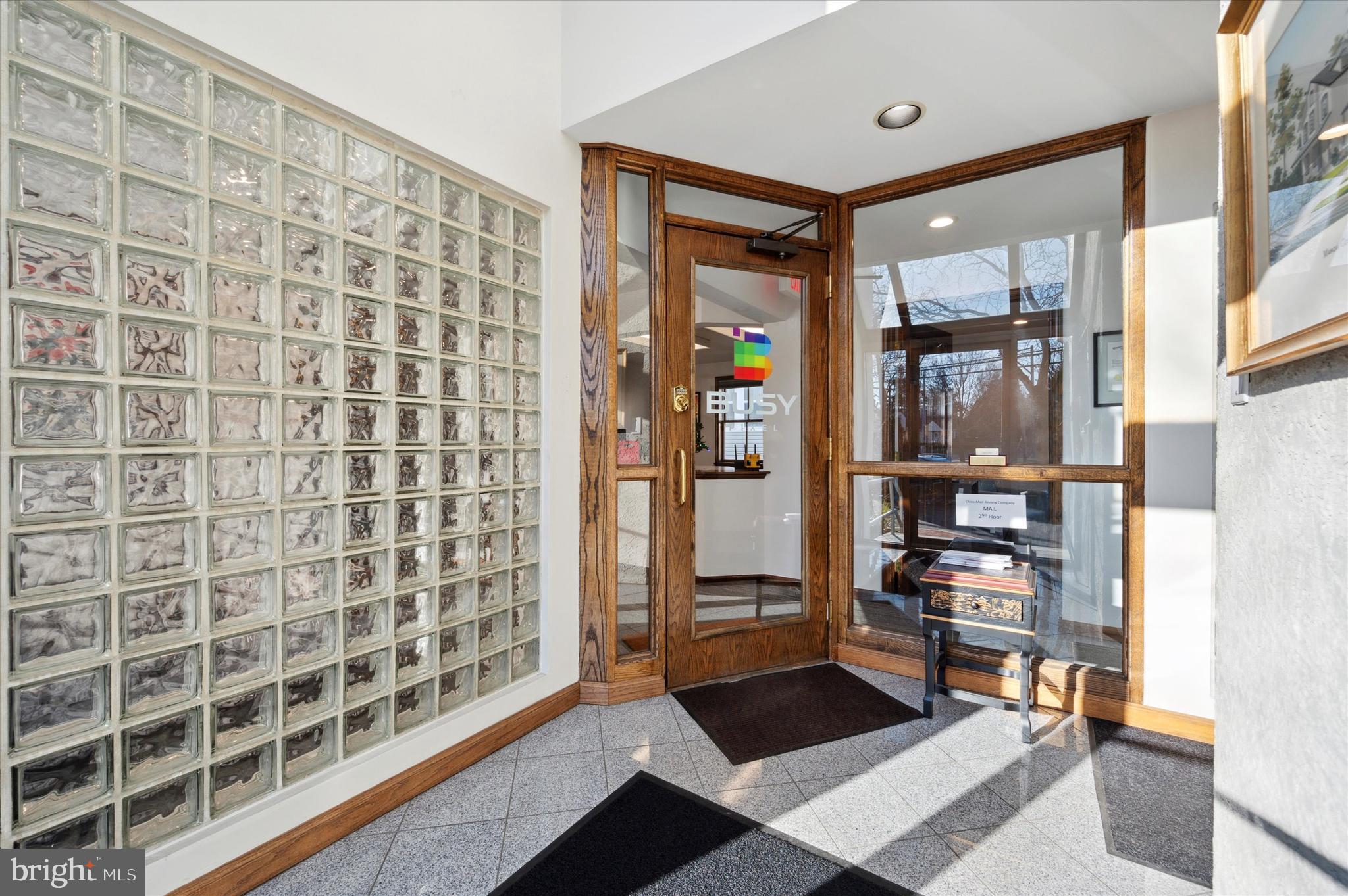 MANOA - Commercial Lease