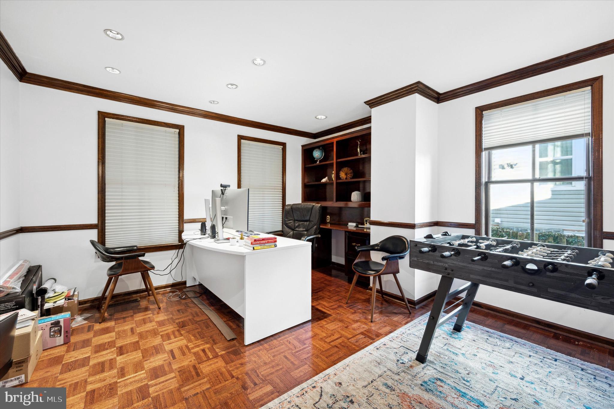 MANOA - Commercial Lease