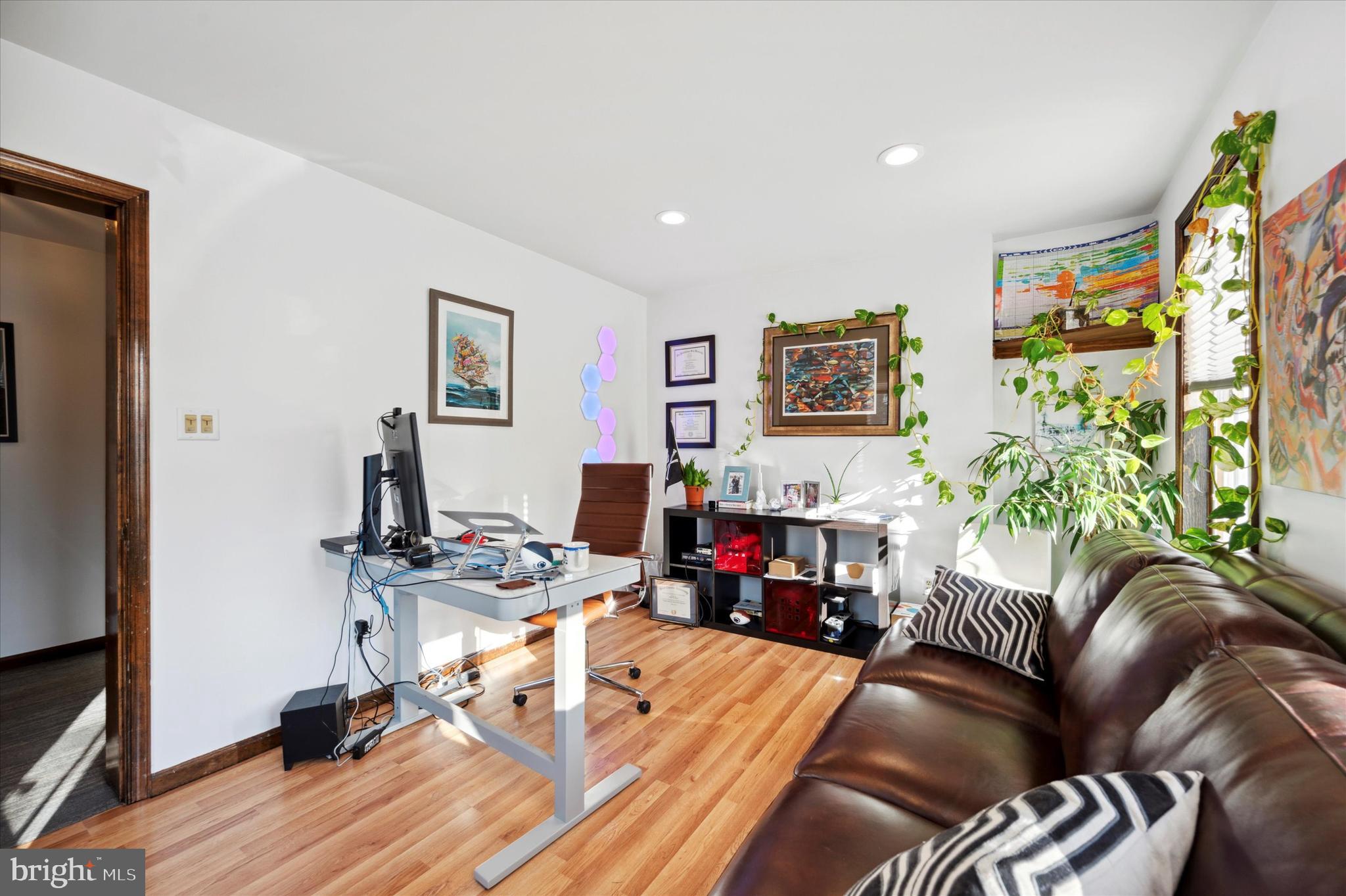 MANOA - Commercial Lease