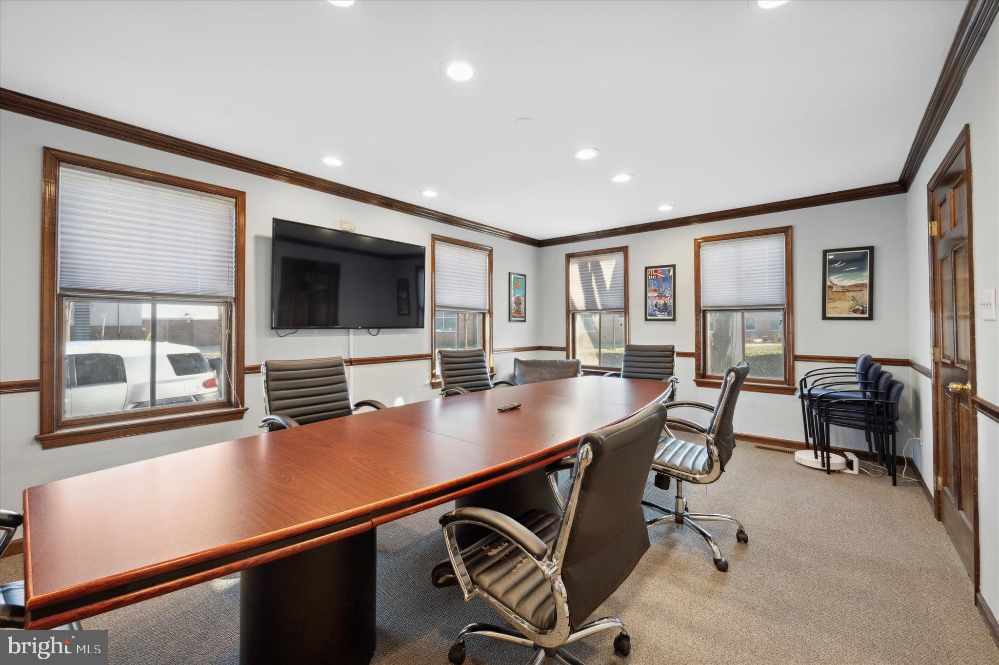 MANOA - Commercial Lease