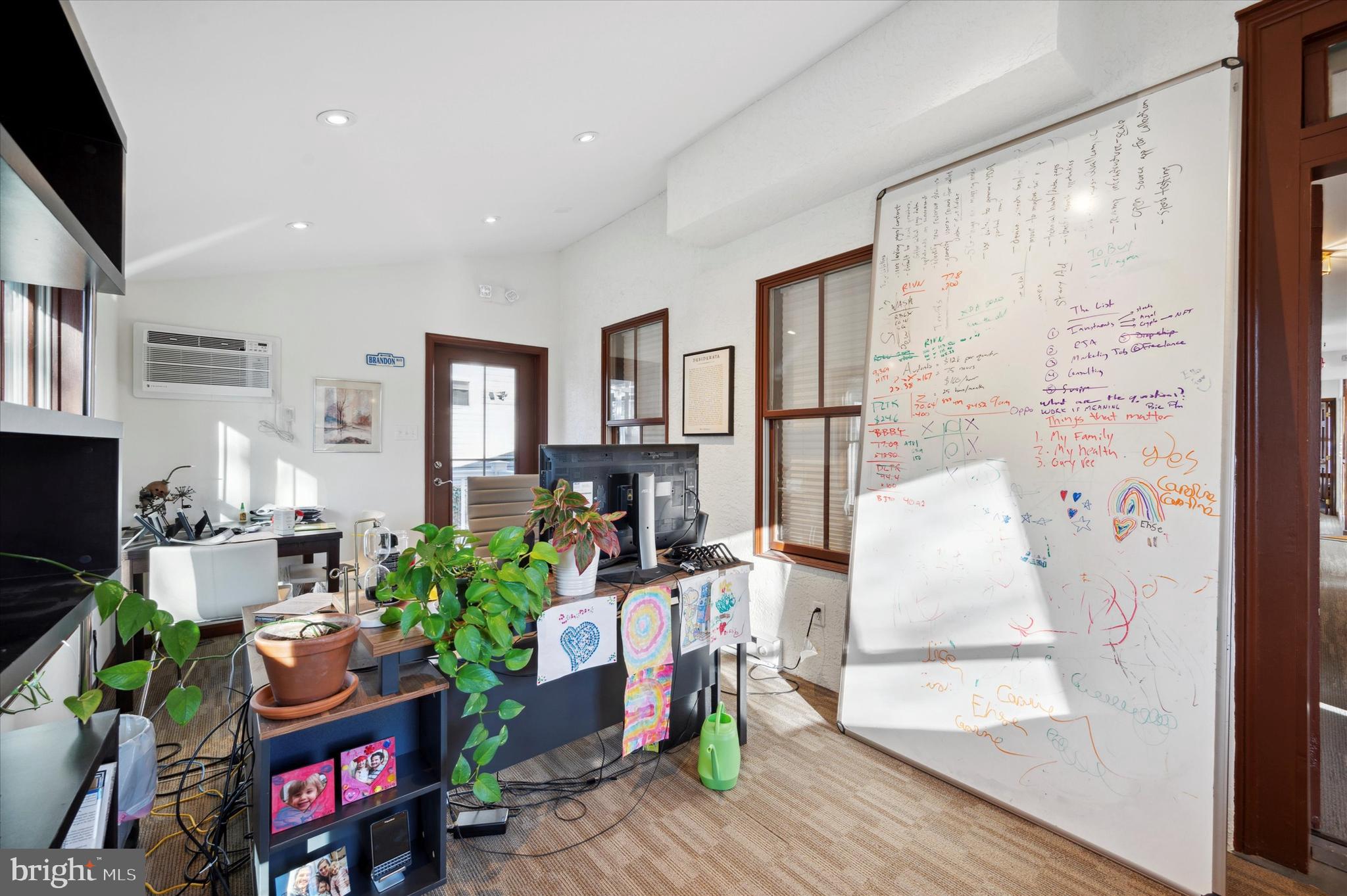 MANOA - Commercial Lease