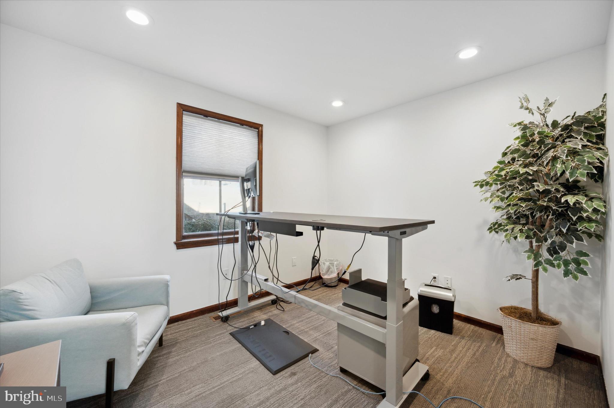 MANOA - Commercial Lease