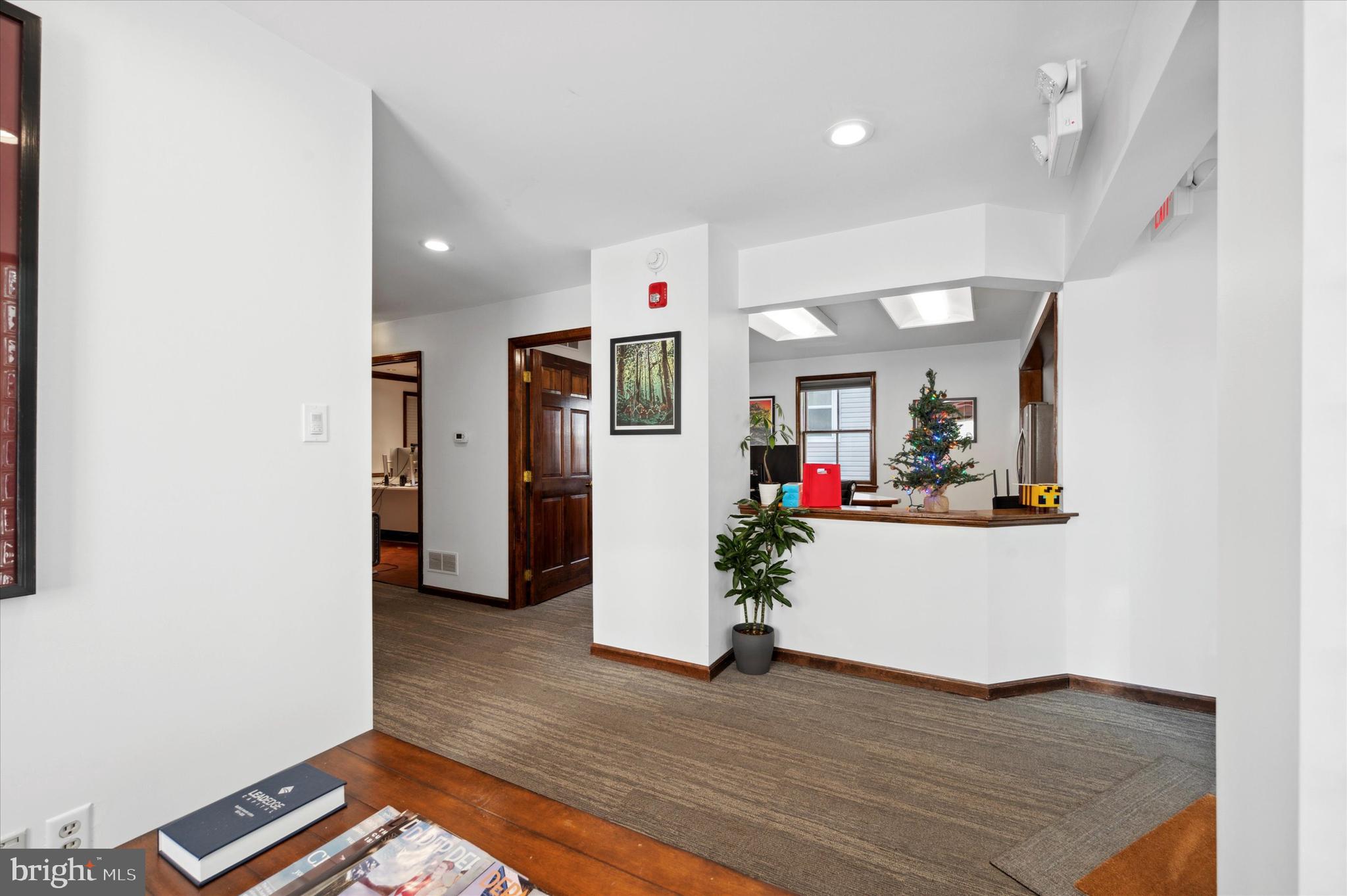 MANOA - Commercial Lease