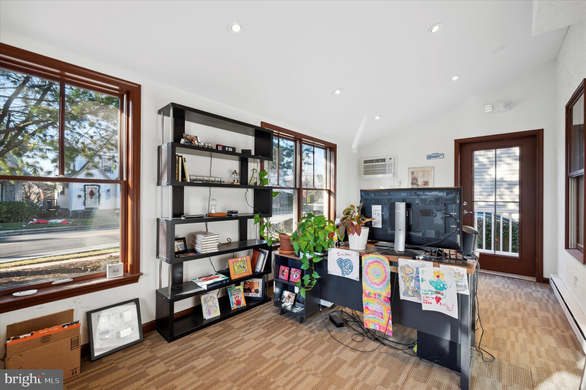 MANOA - Commercial Lease