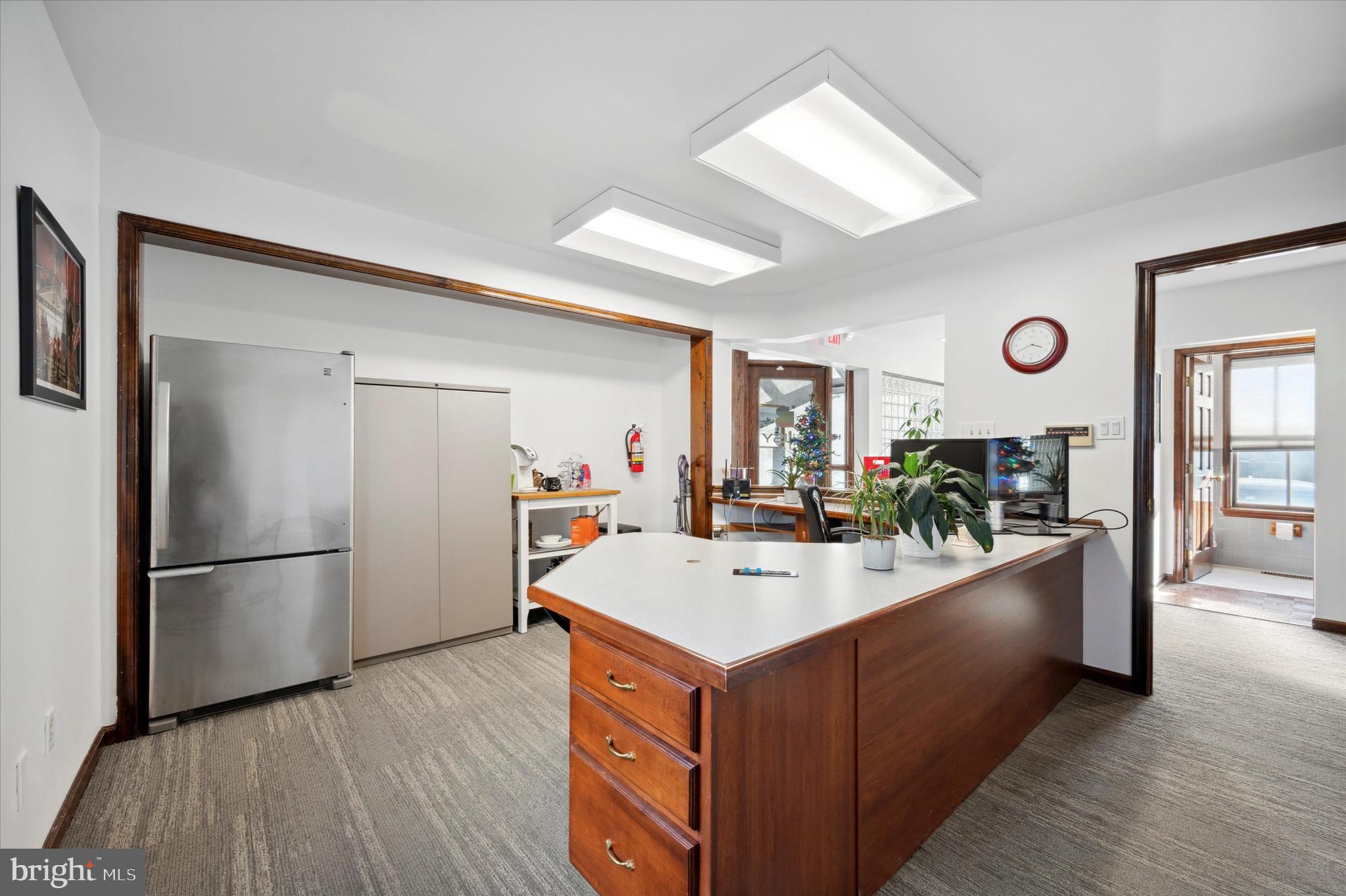 MANOA - Commercial Lease