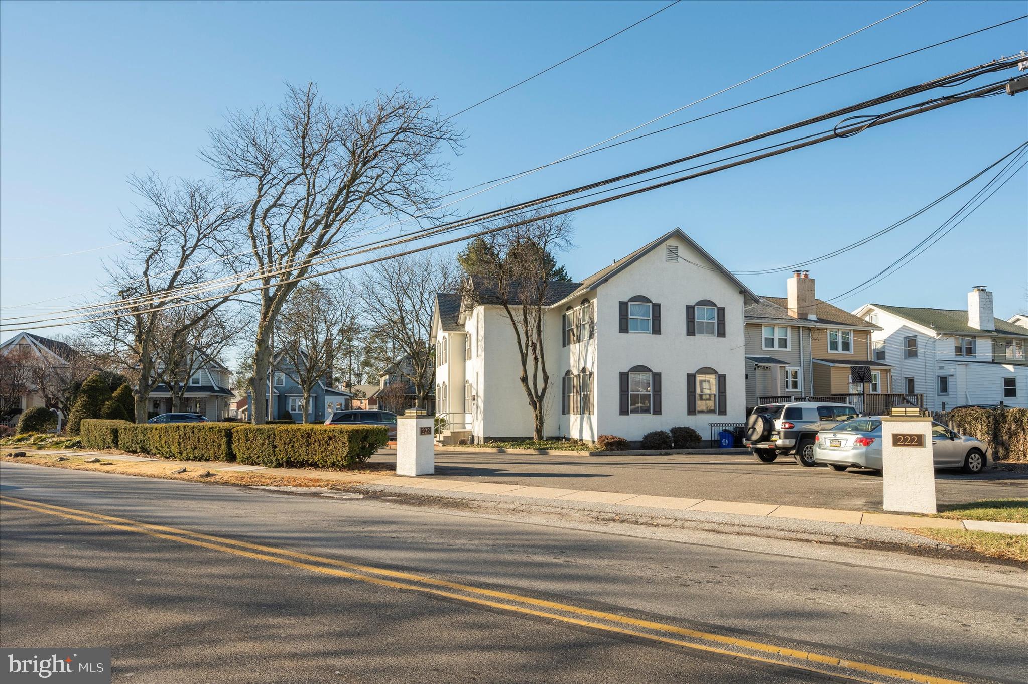 MANOA - Commercial Lease