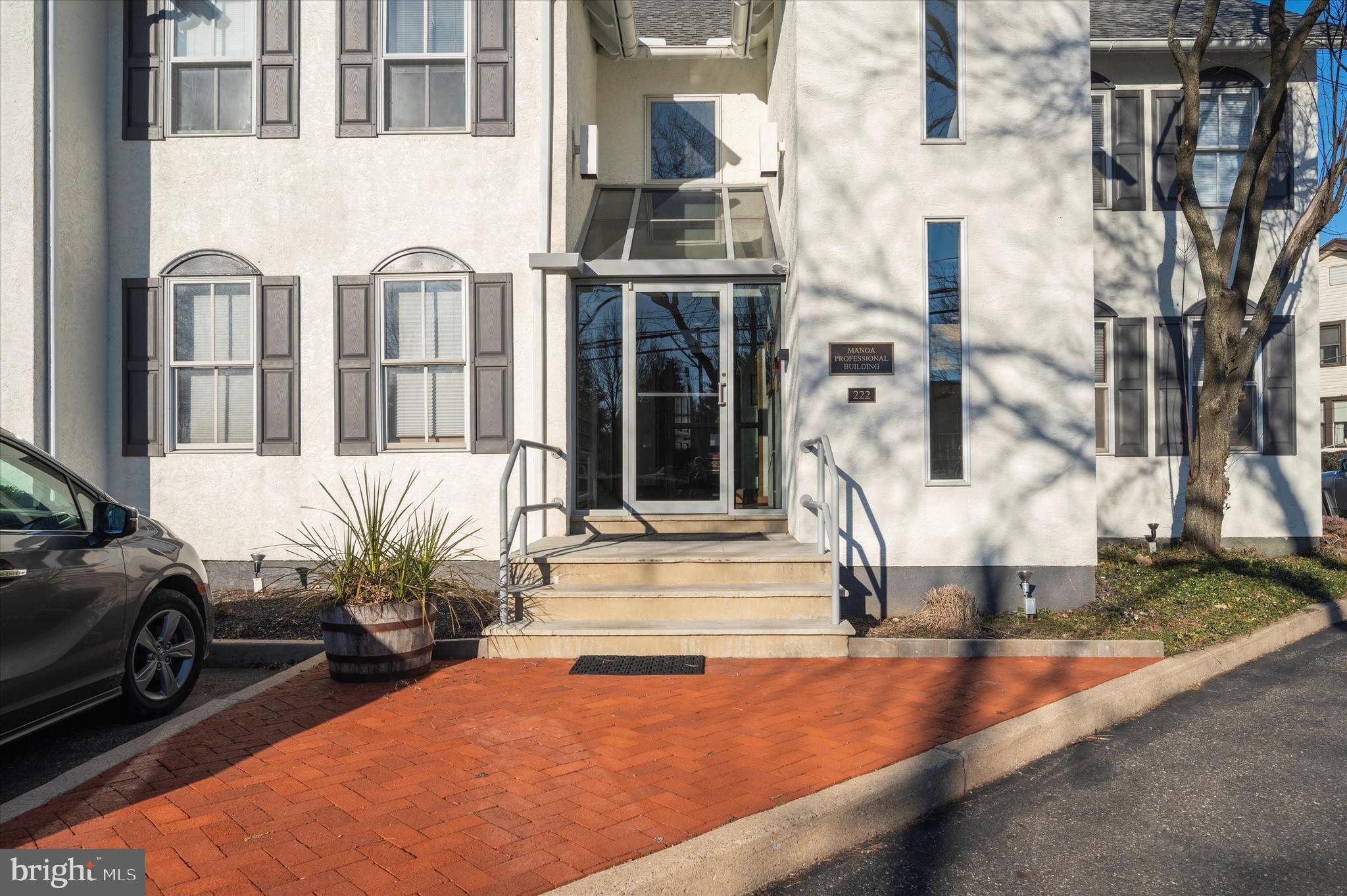 MANOA - Commercial Lease