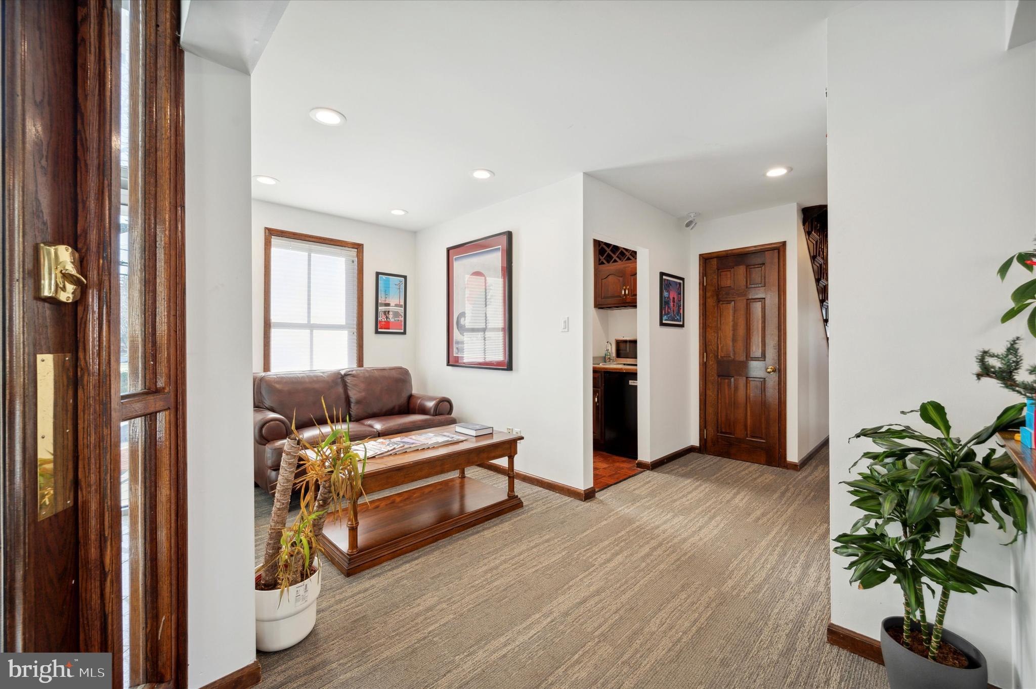 MANOA - Commercial Lease