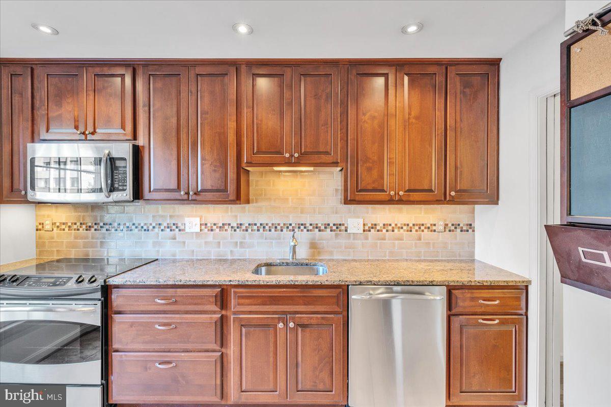 1901 ADAMS STREET N B