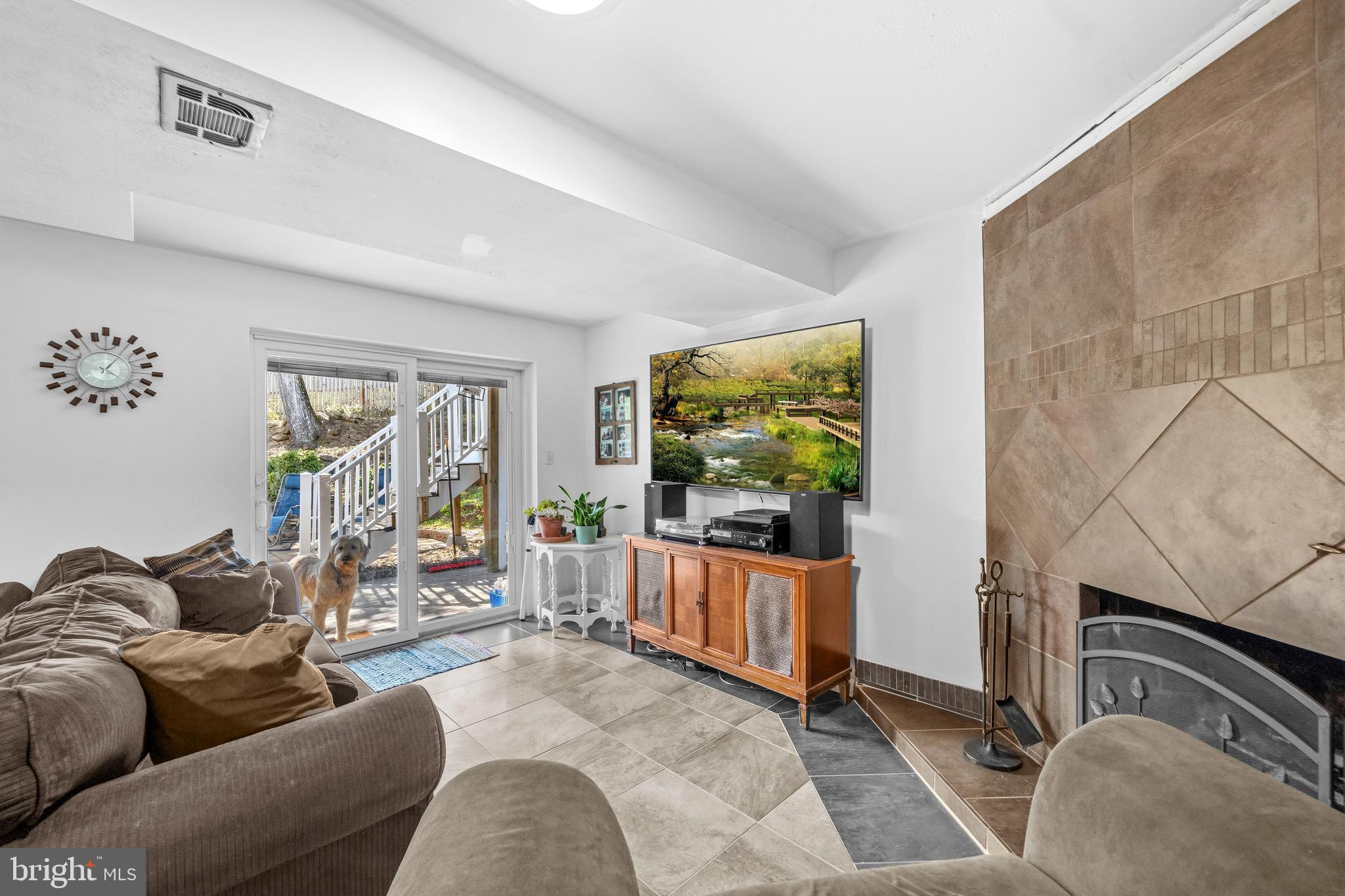 MAPLE RIDGE - Residential