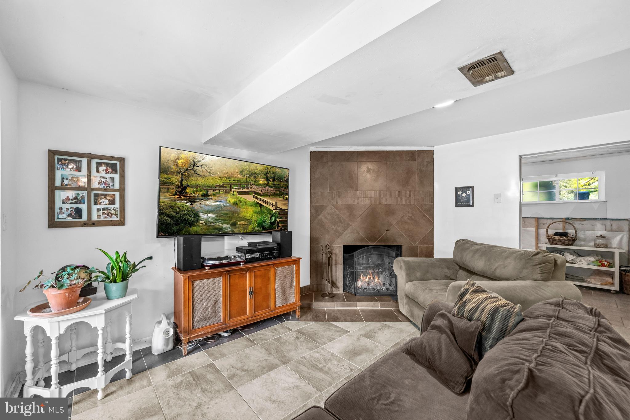 MAPLE RIDGE - Residential