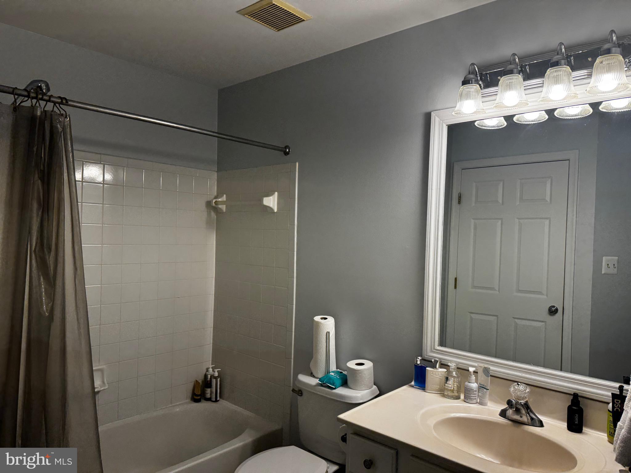 GATEWAY OVERLOOK - Residential Lease