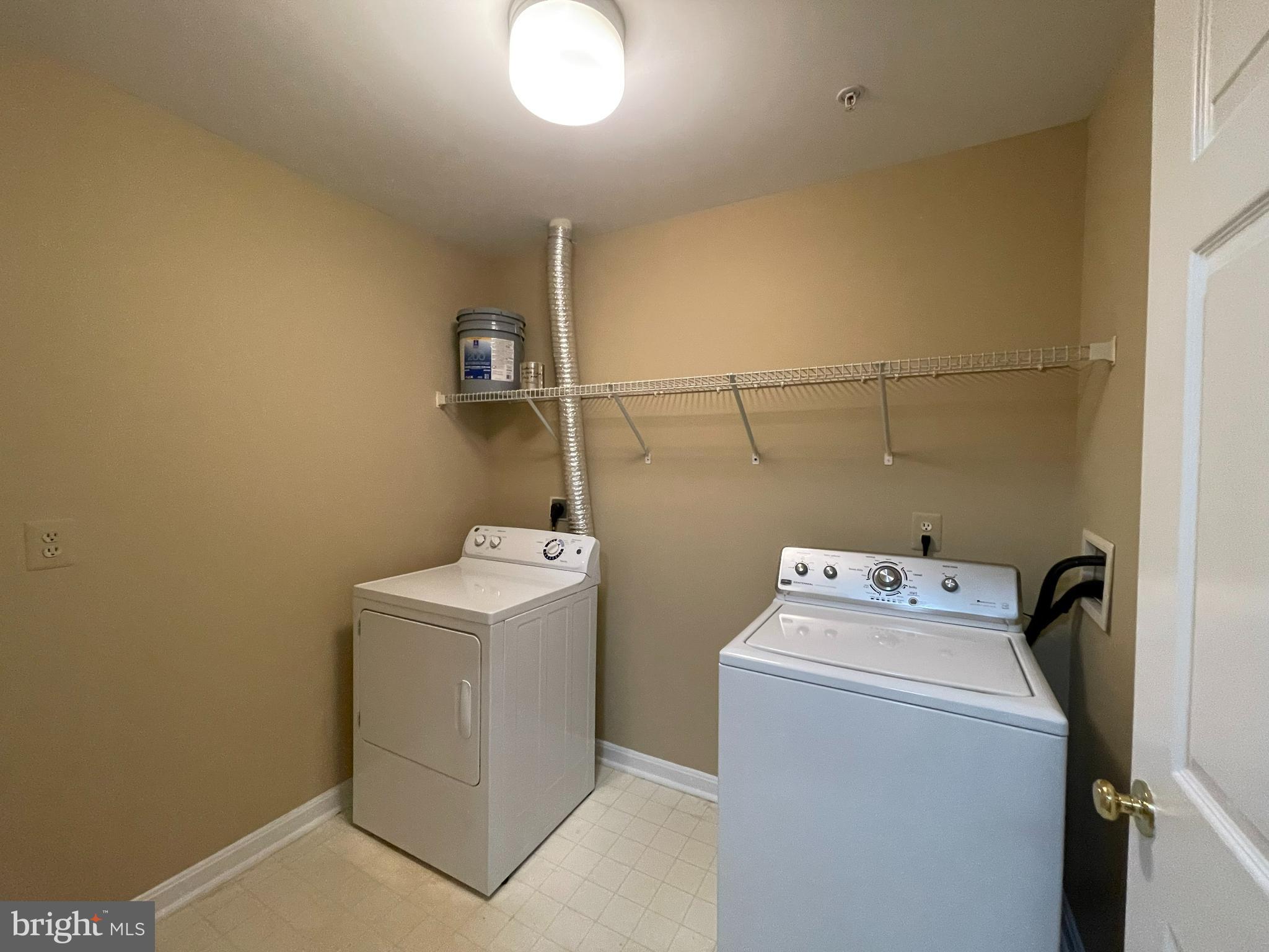 GATEWAY OVERLOOK - Residential Lease