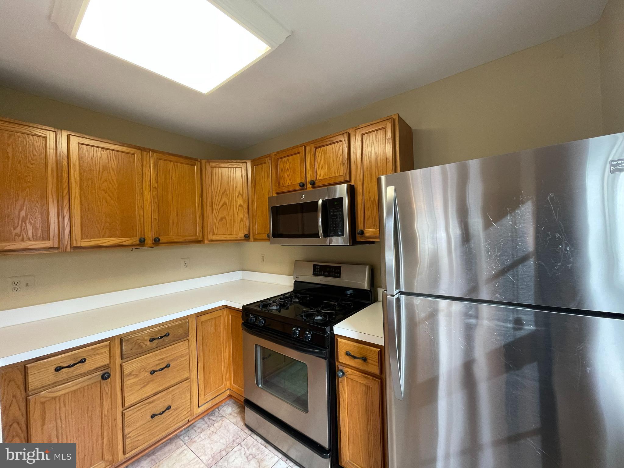 GATEWAY OVERLOOK - Residential Lease