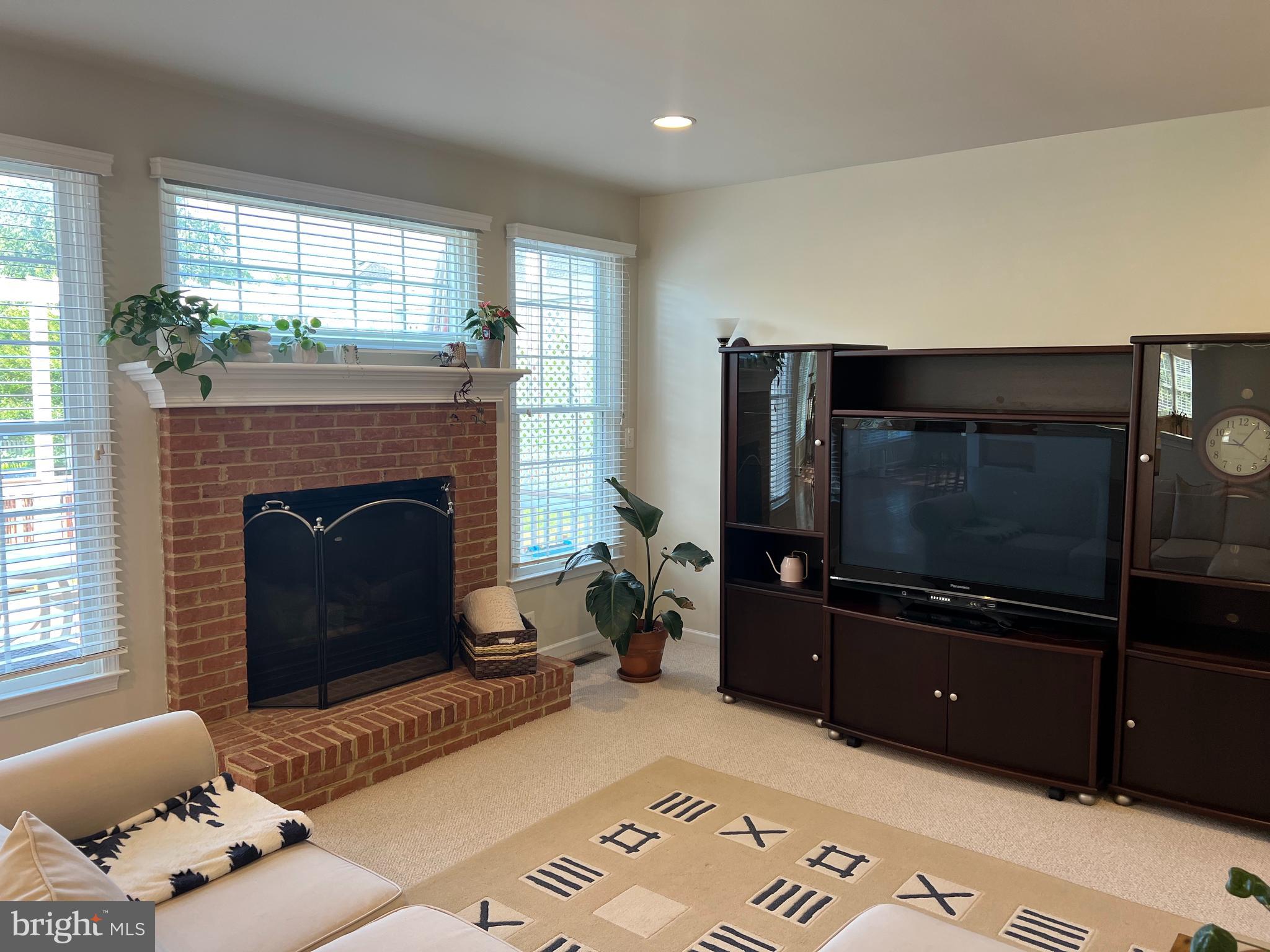 SOUTH RIDING - Residential Lease