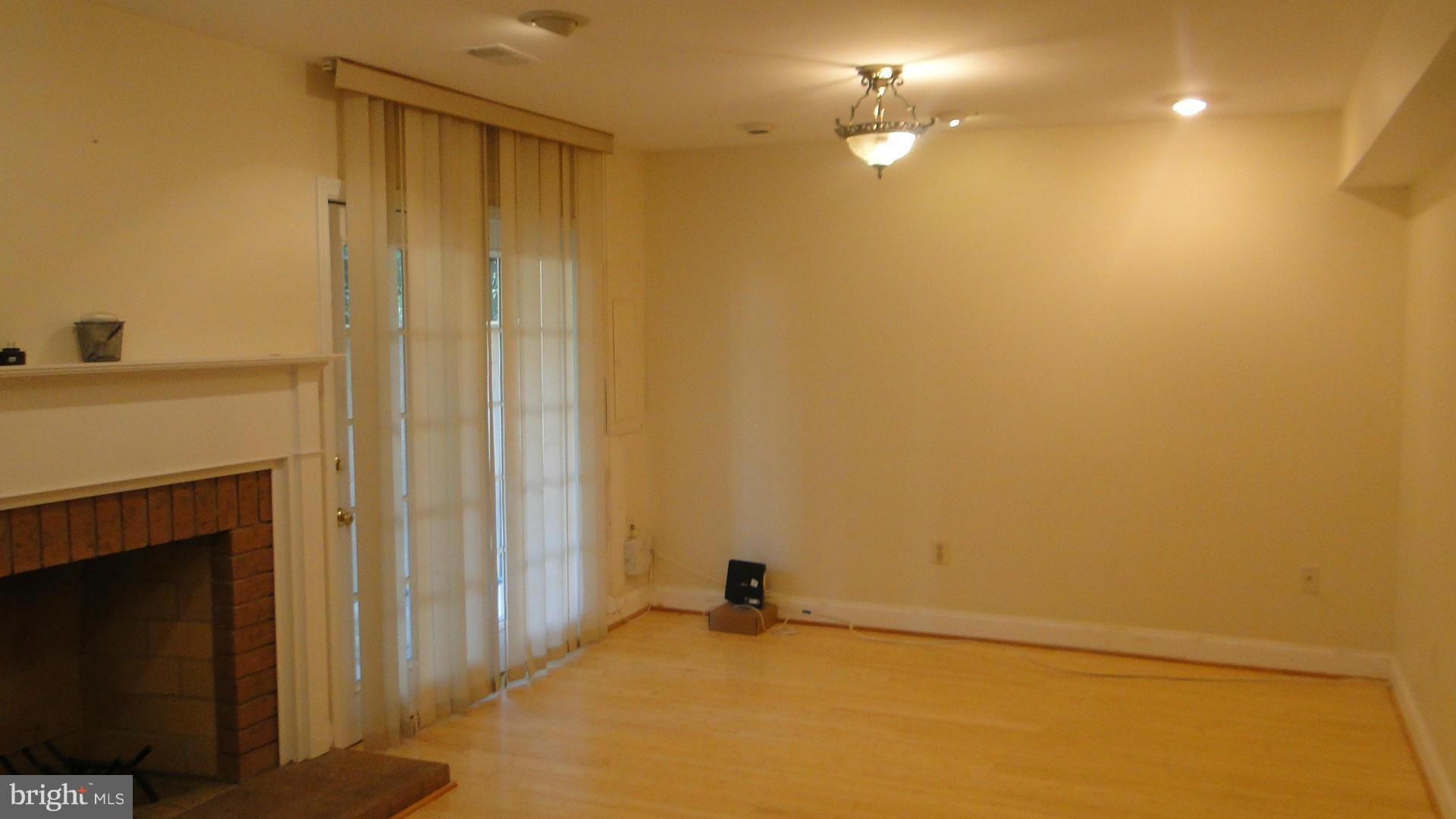 KINGSTOWNE - Residential Lease