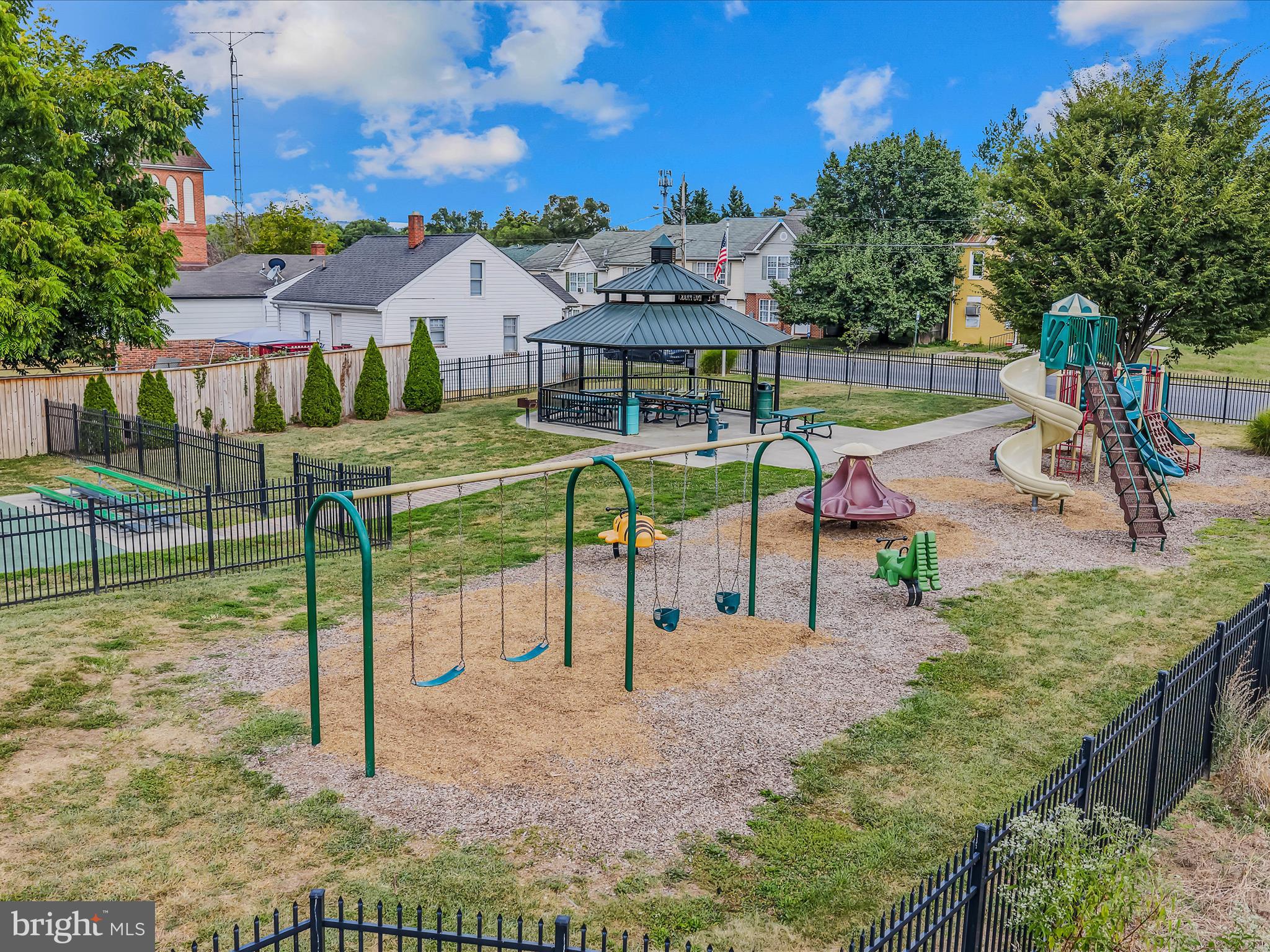 GEORGETOWN SQUARE - Residential