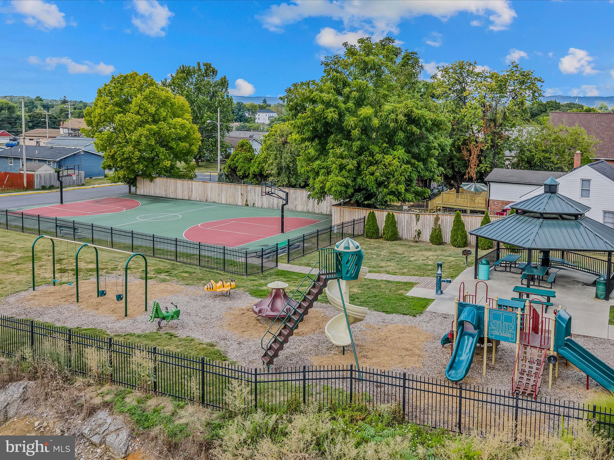 GEORGETOWN SQUARE - Residential