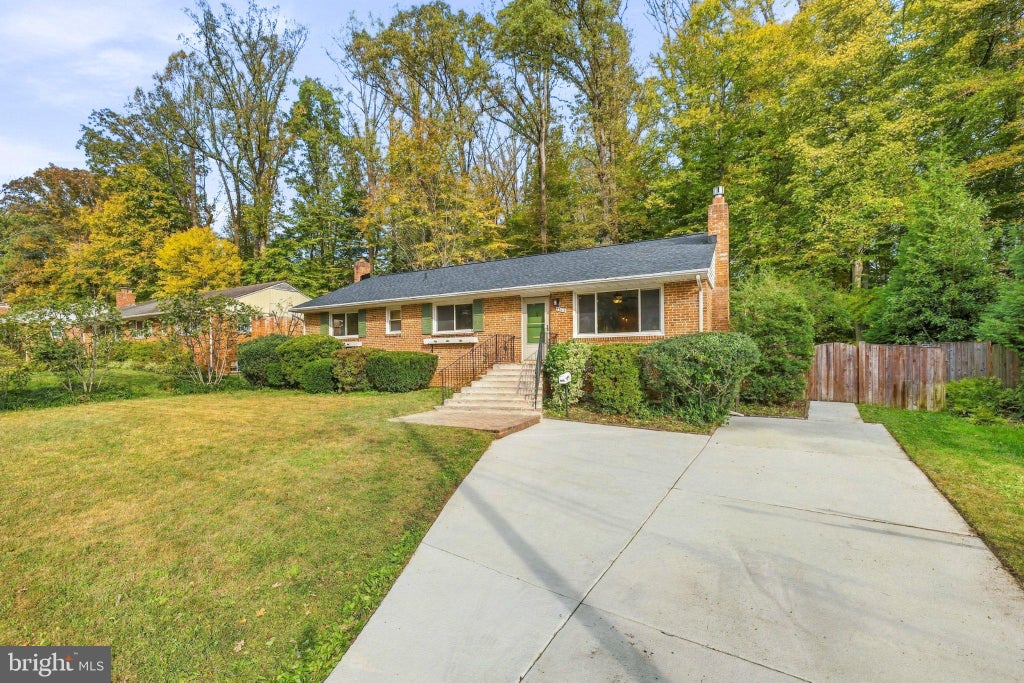 Photo of 5613 Sedgwick Lane, SPRINGFIELD, VA 22151 (MLS # VAFX2348248)
