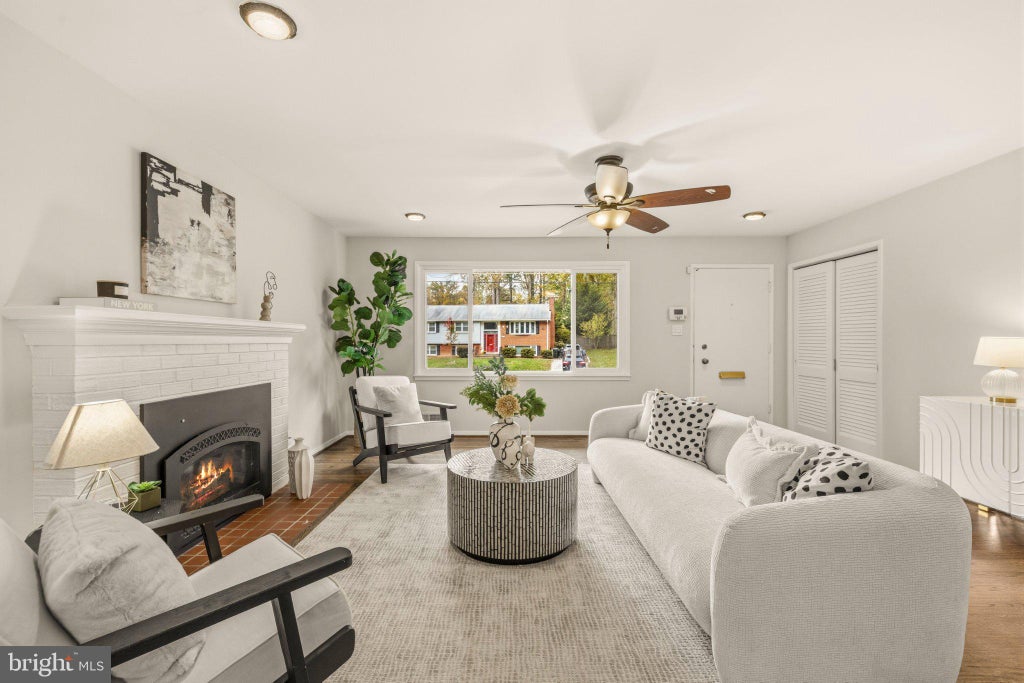 Photo of 5613 Sedgwick Lane, SPRINGFIELD, VA 22151 (MLS # VAFX2348248)