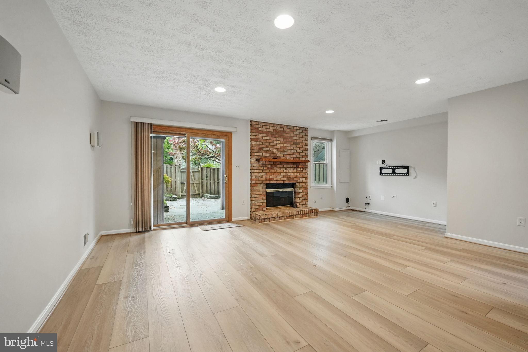 PINECREST - Residential