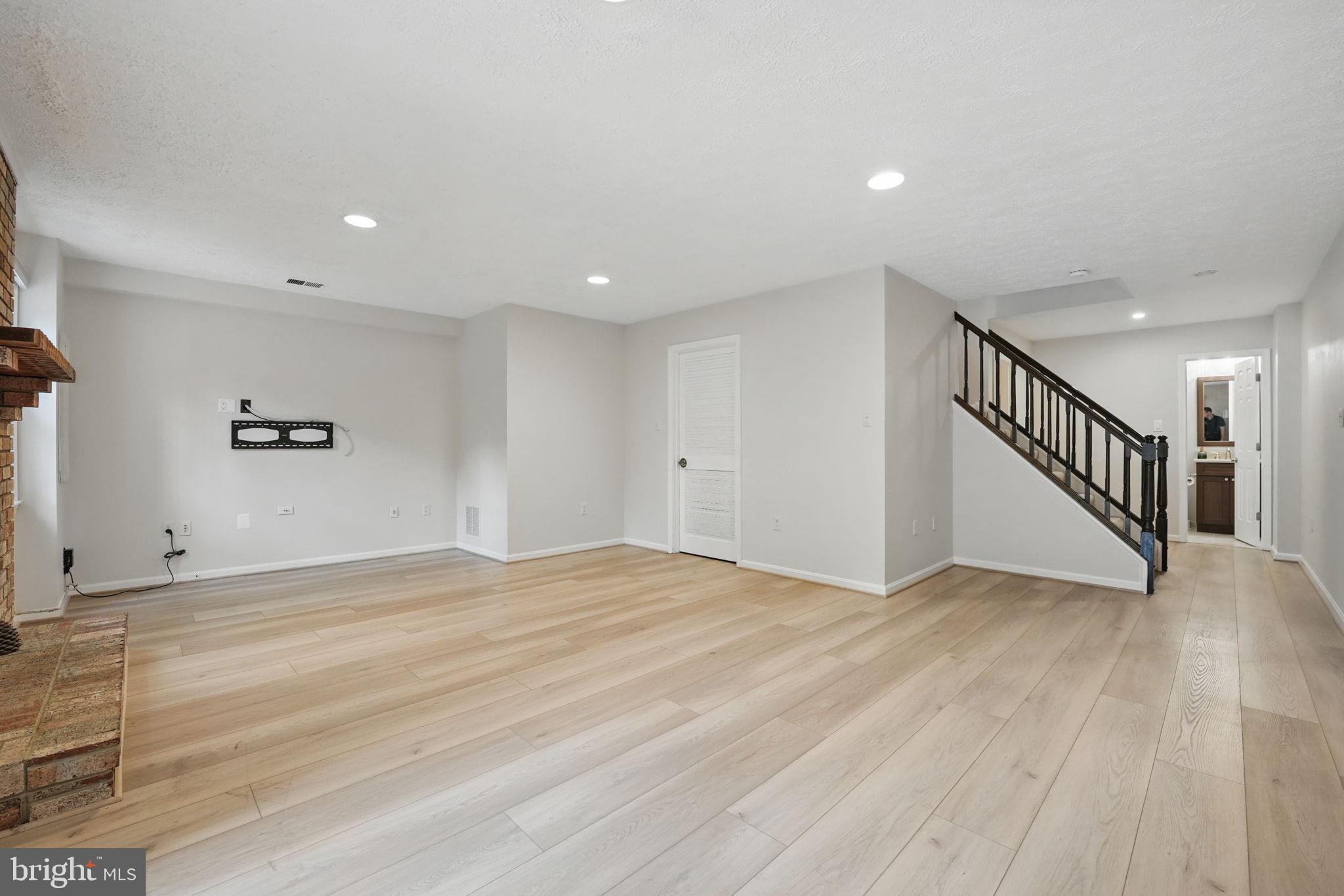 PINECREST - Residential