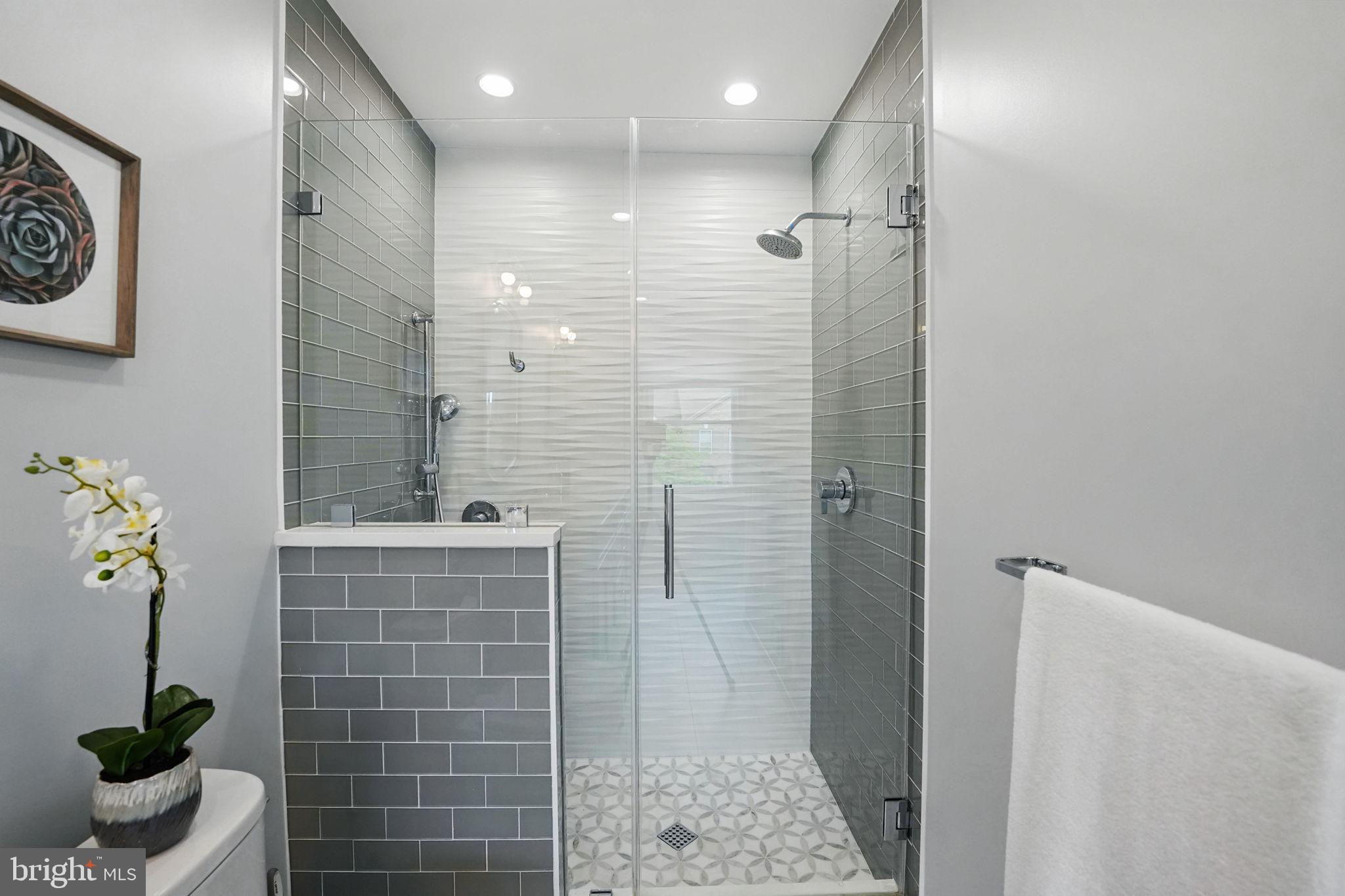 PINECREST - Residential