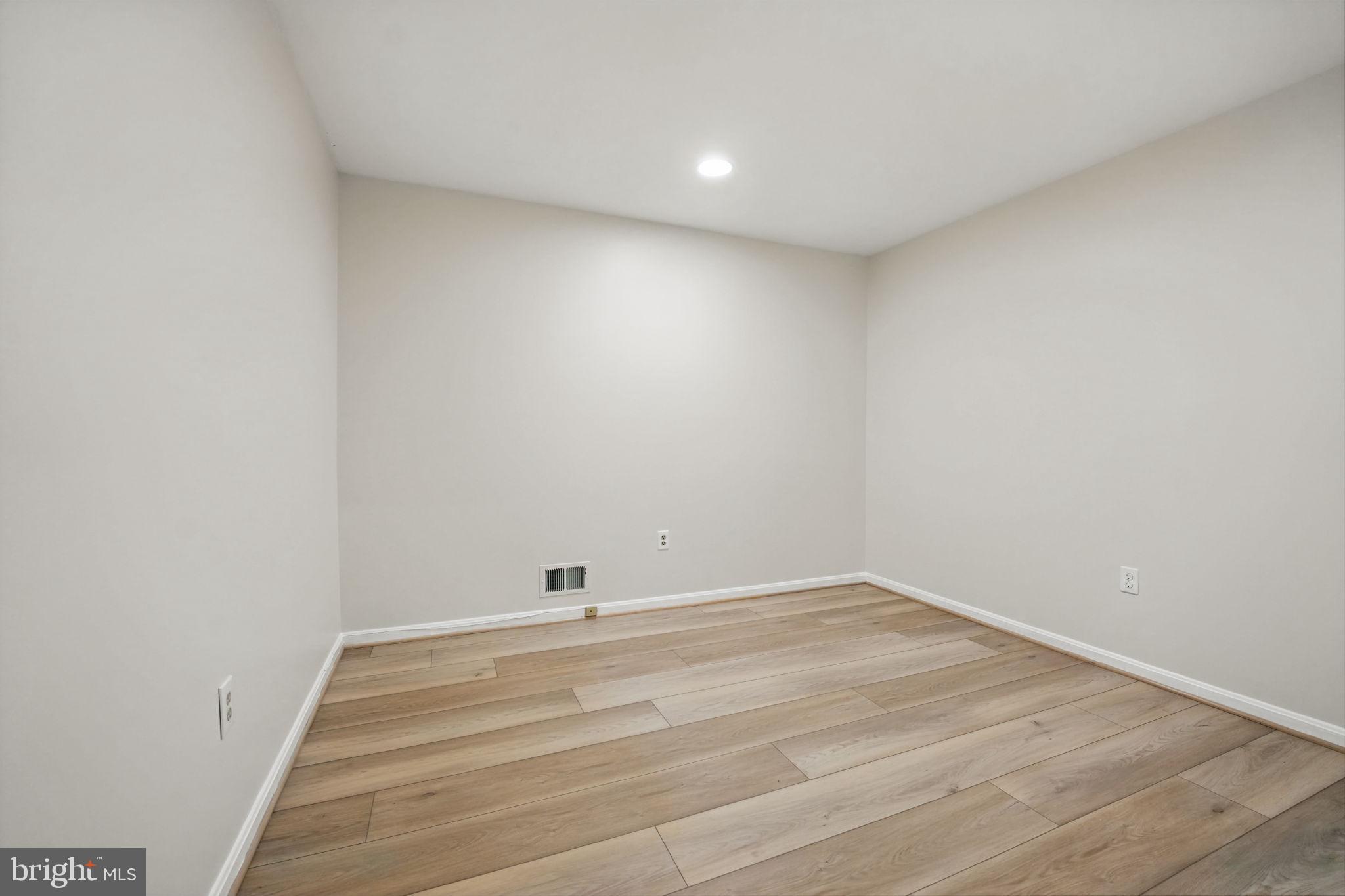 PINECREST - Residential