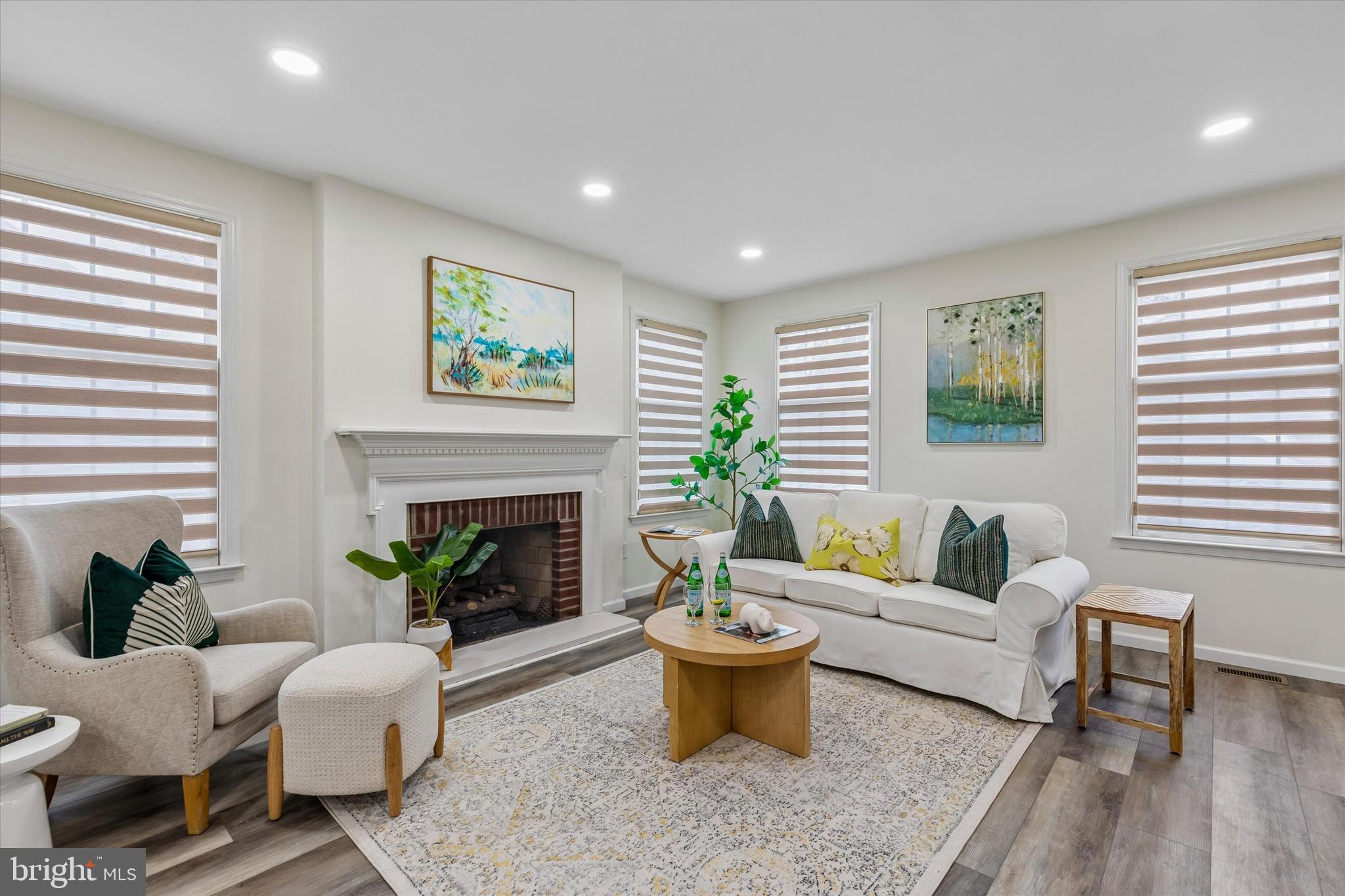 GWYNEDD HUNT - Residential