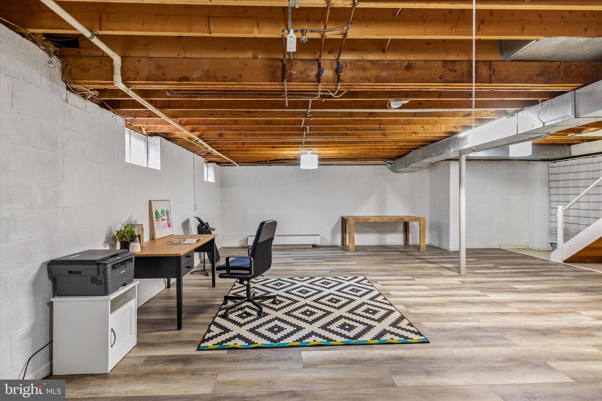 GWYNEDD HUNT - Residential