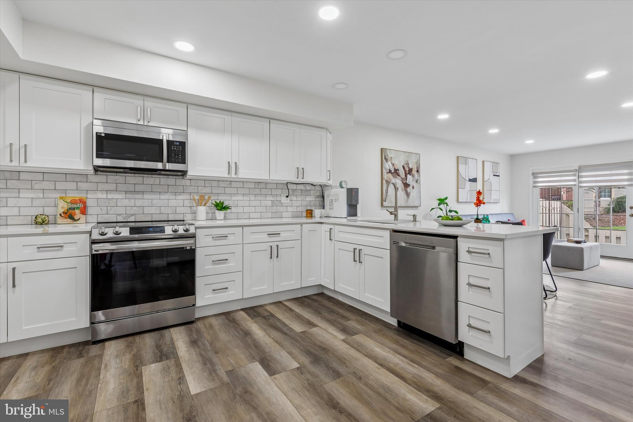 GWYNEDD HUNT - Residential