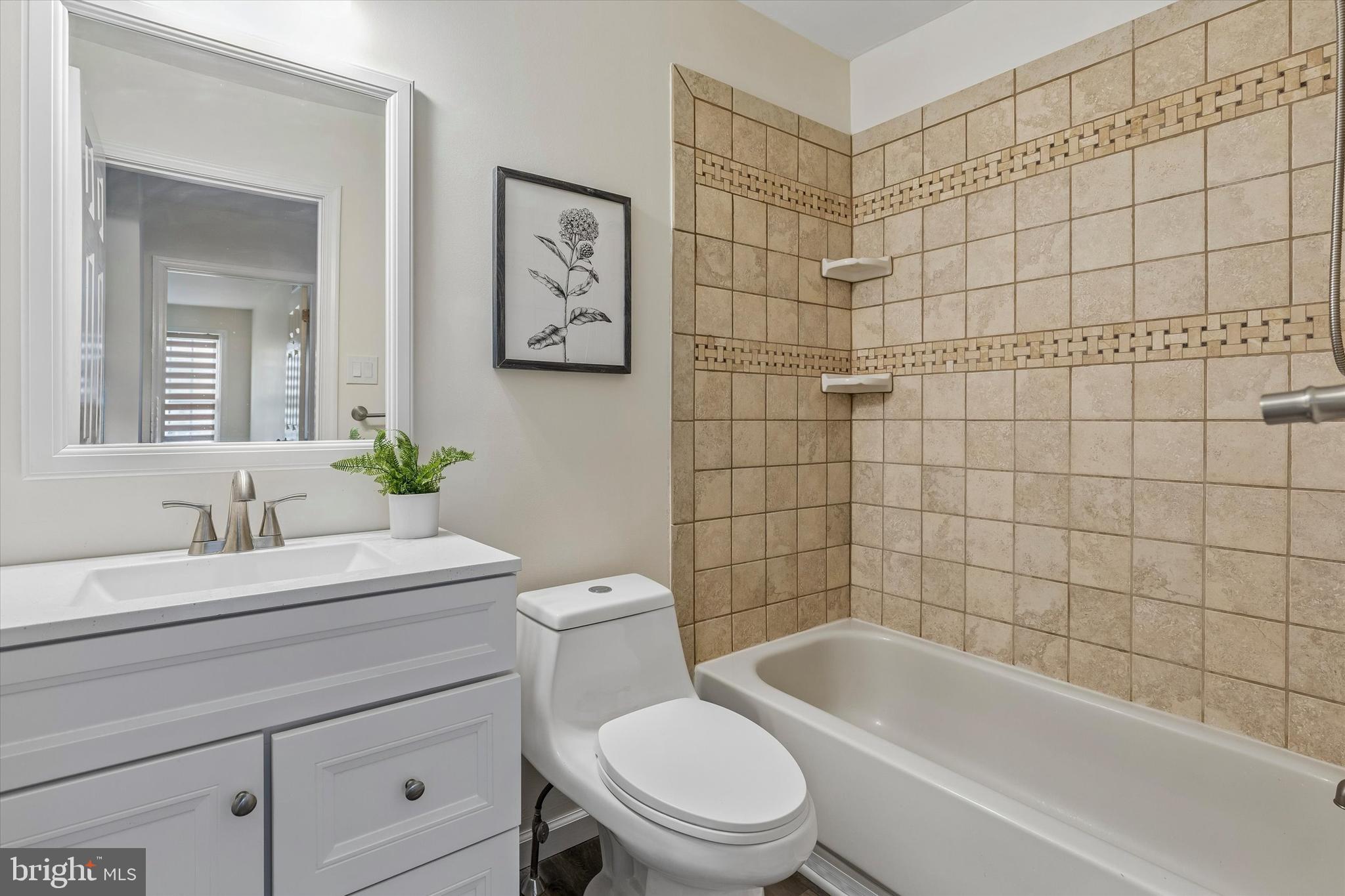 GWYNEDD HUNT - Residential