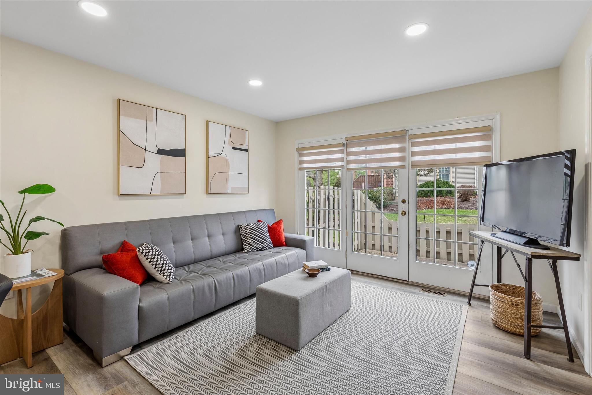 GWYNEDD HUNT - Residential