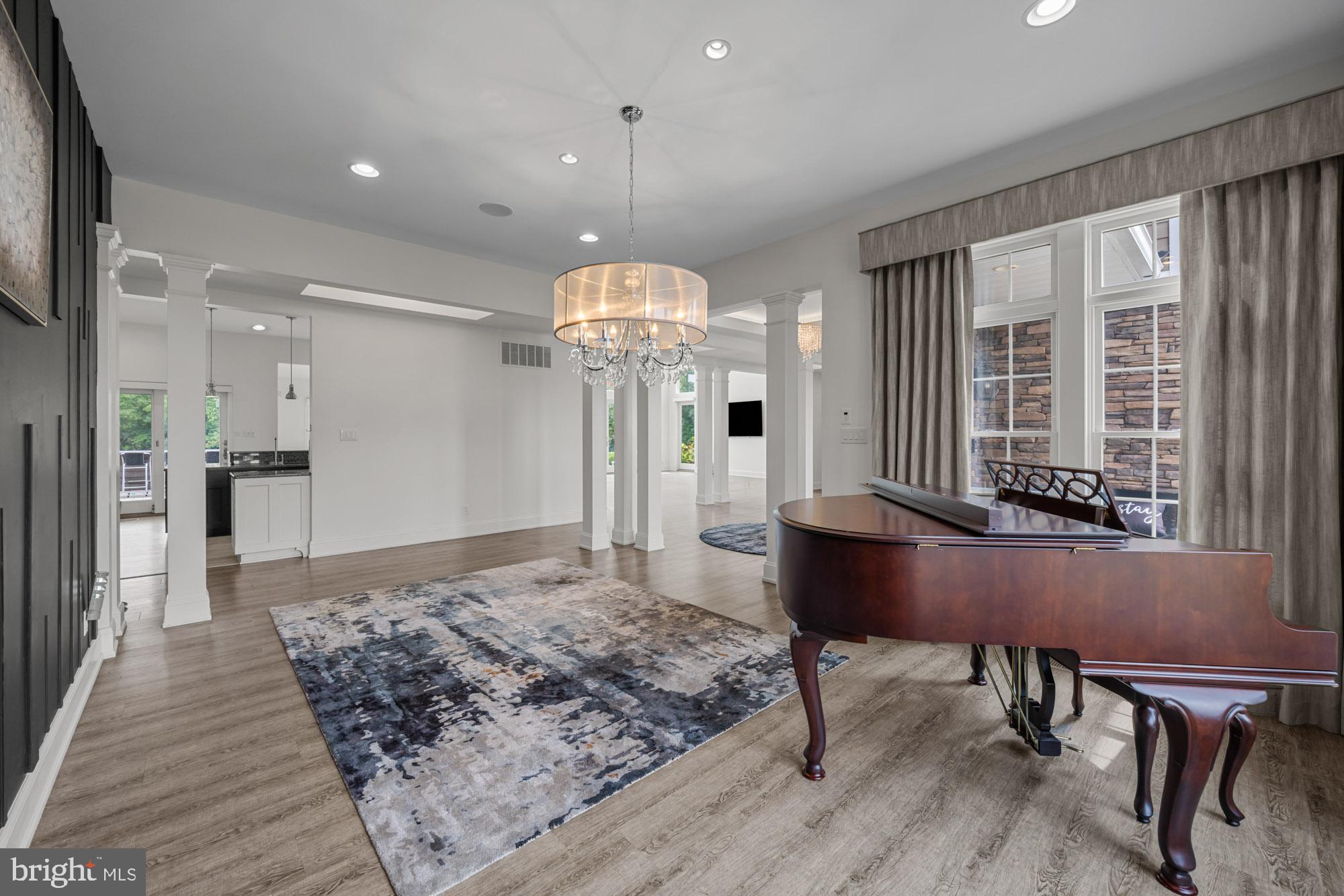 6 MEYERS CREEK COURT