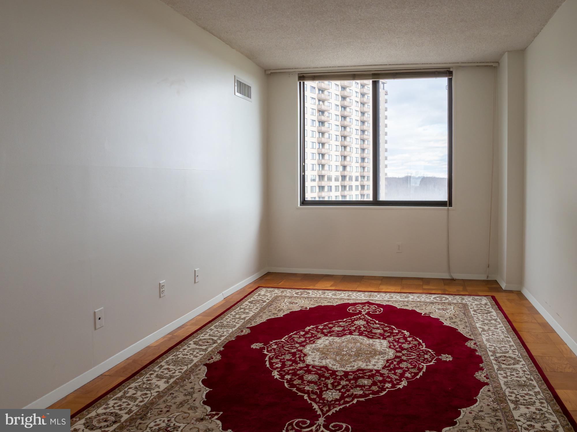 PROMENADE TOWERS - Residential