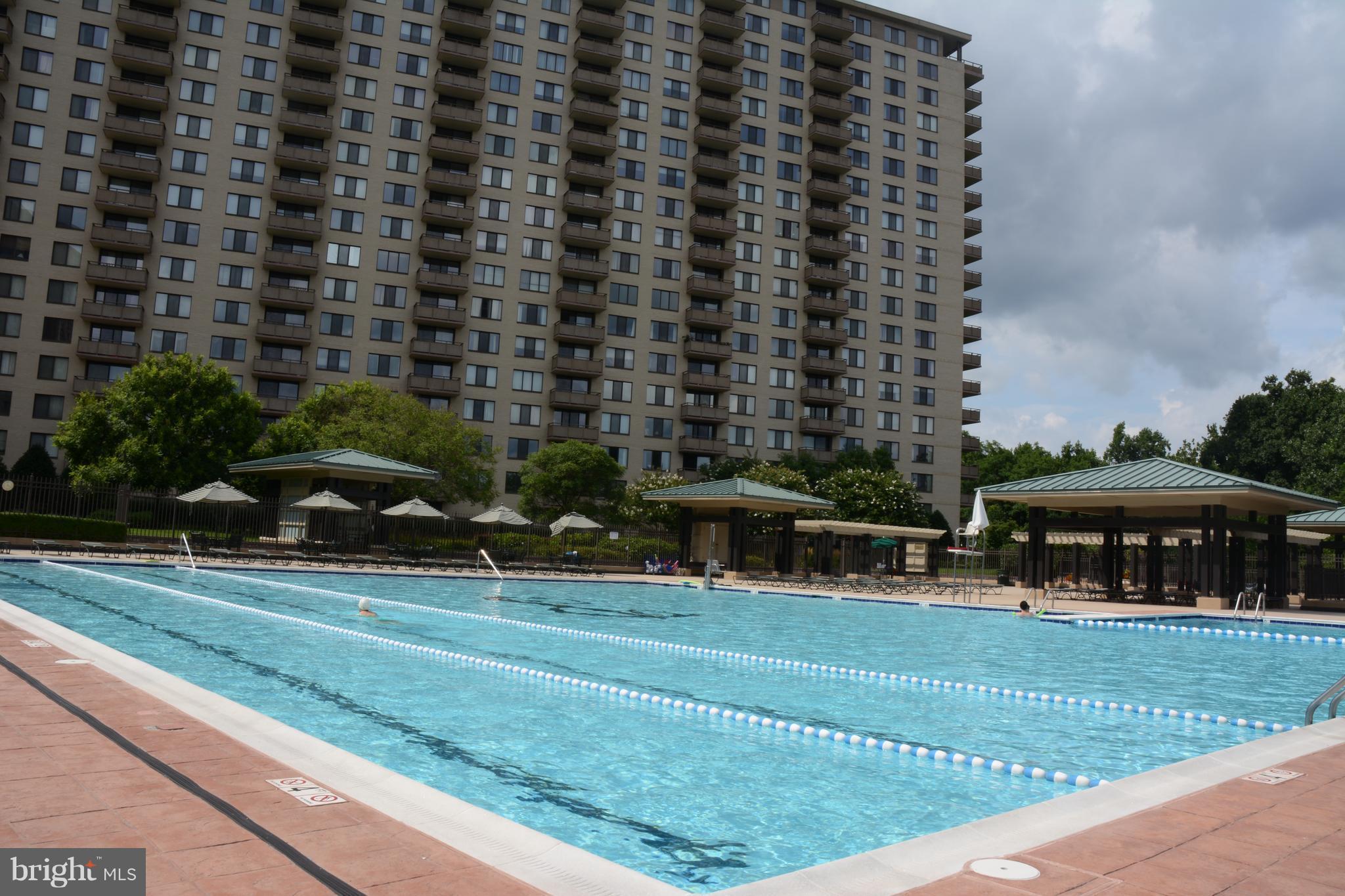 PROMENADE TOWERS - Residential